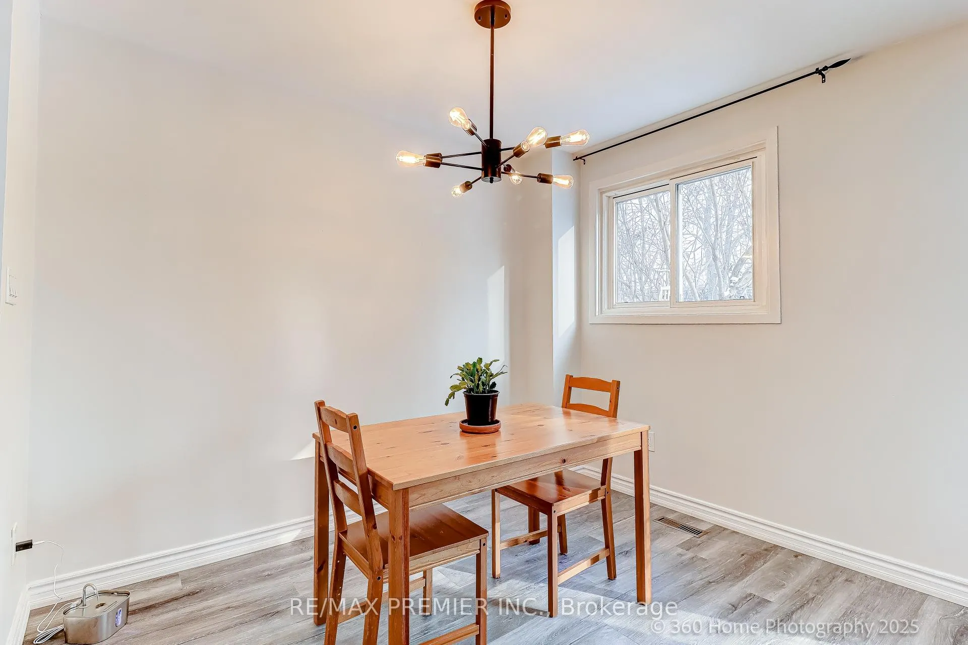 Photo 10 of 765 Hampton Court, Pickering, West Shore — HOMEH