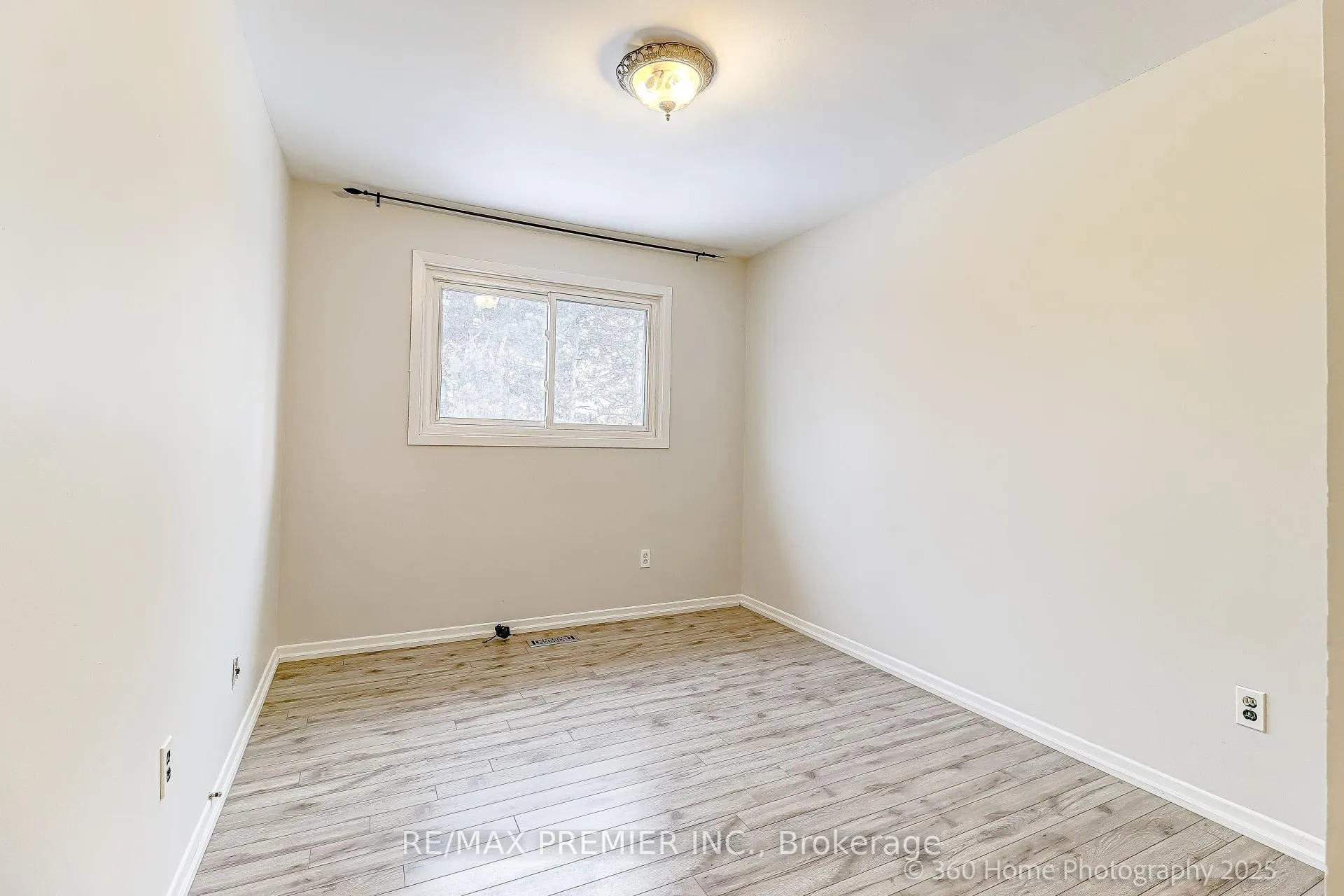 Photo 16 of 765 Hampton Court, Pickering, West Shore — HOMEH