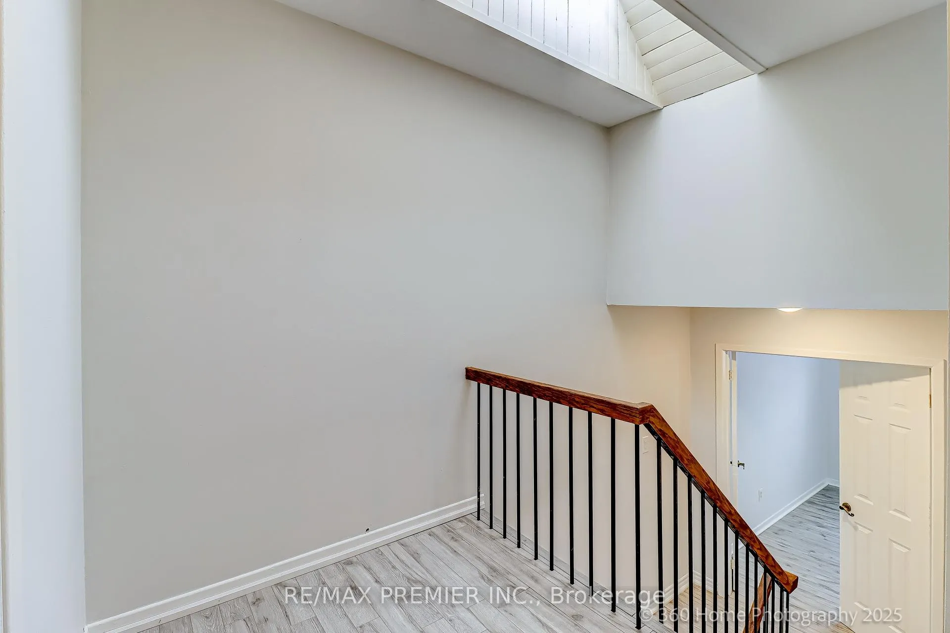 Photo 17 of 765 Hampton Court, Pickering, West Shore — HOMEH