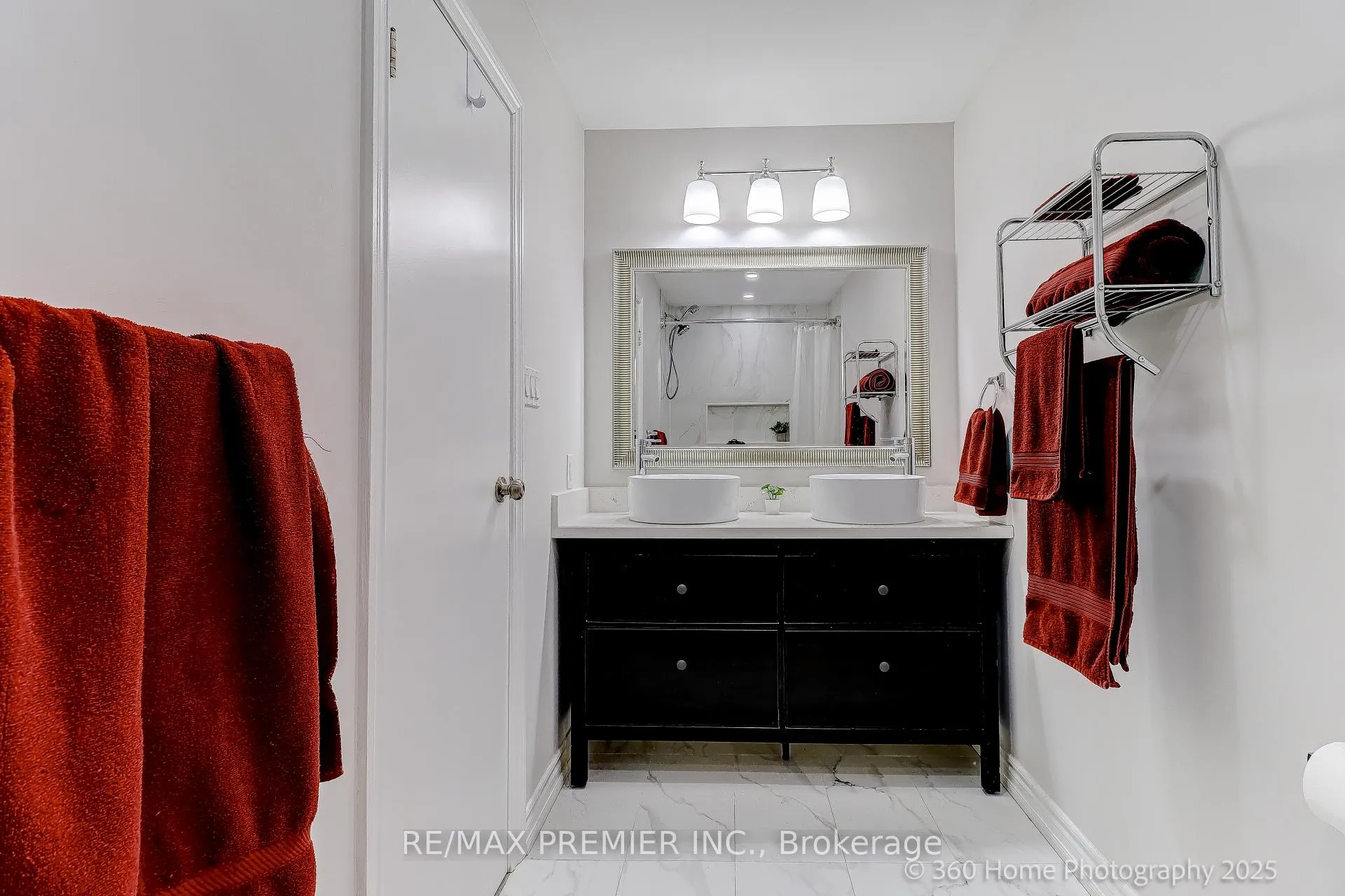 Photo 20 of 765 Hampton Court, Pickering, West Shore — HOMEH