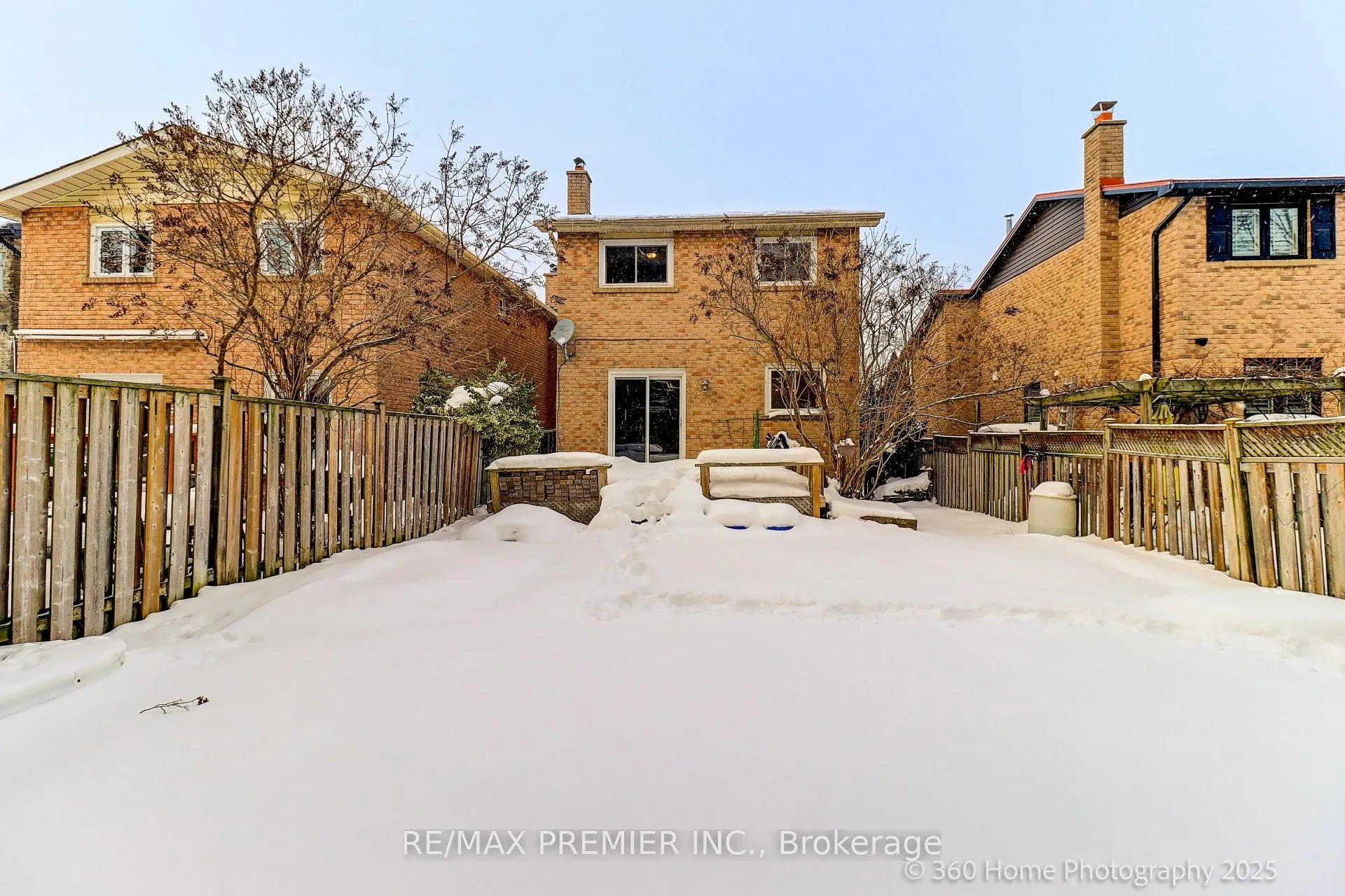 Photo 27 of 765 Hampton Court, Pickering, West Shore — HOMEH
