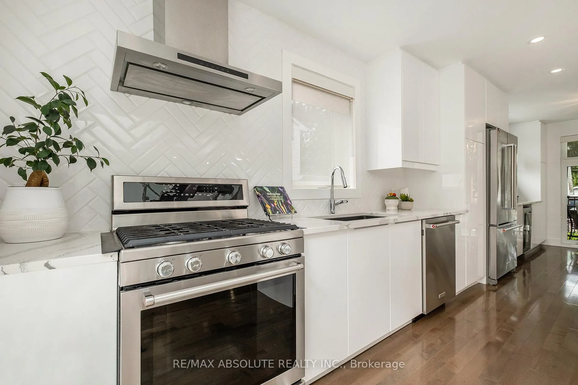 Photo 12 of 160 Begonia Avenue, Ottawa, Applewood Acres — HOMEH