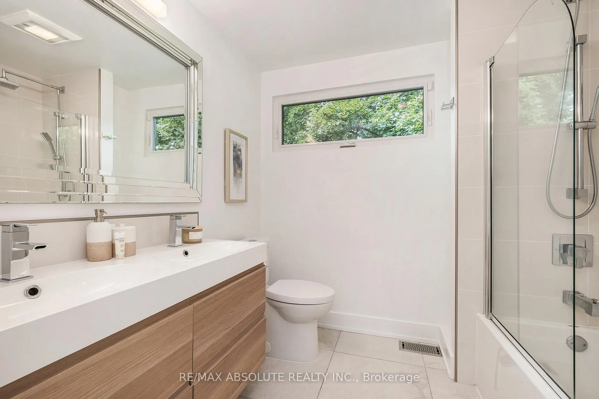 Photo 21 of 160 Begonia Avenue, Ottawa, Applewood Acres — HOMEH