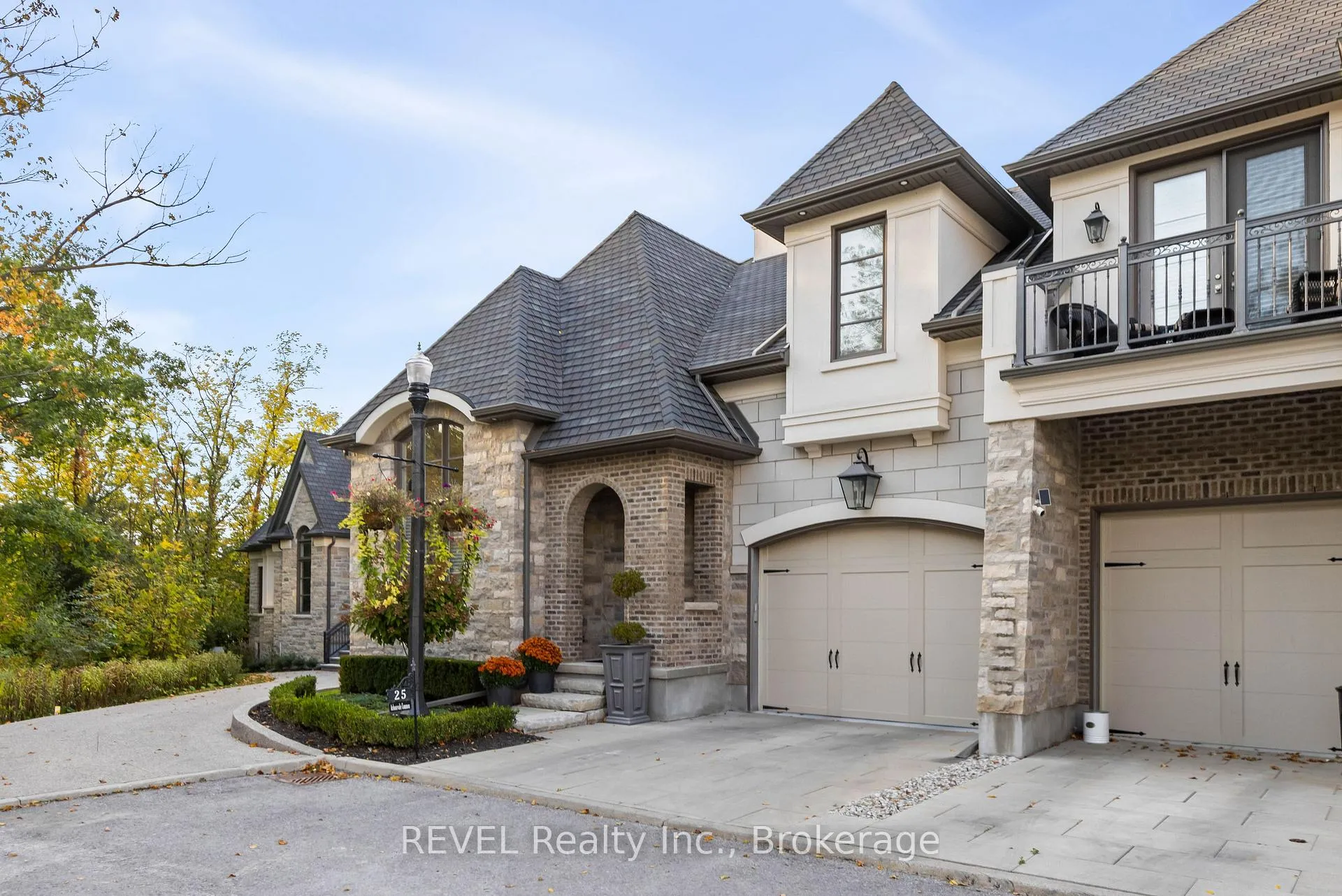 Photo 2 of 25 Arbourvale Common, St. Catharines, Glendale/Glenridge — HOMEH