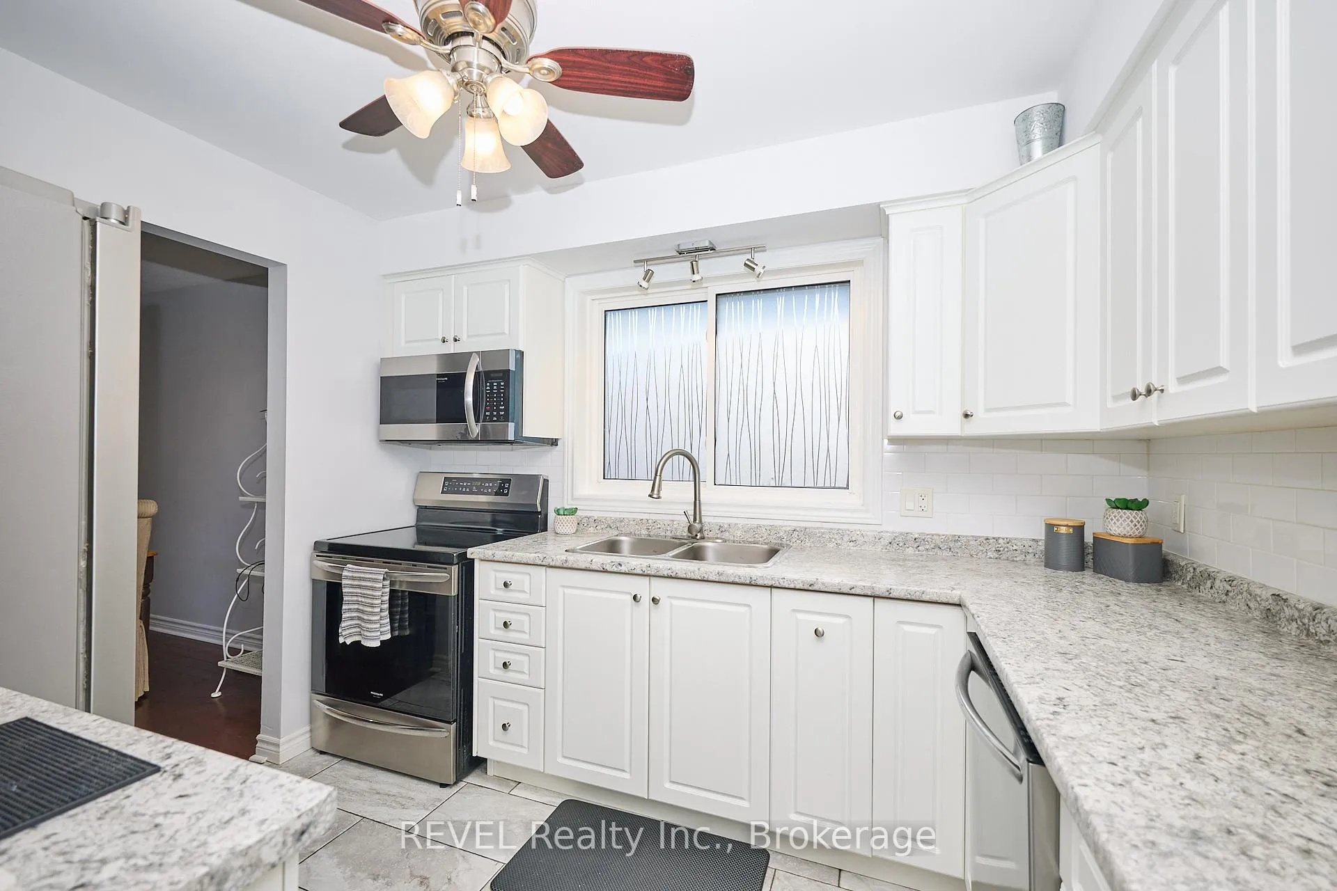 Photo 4 of 2989 Loyalist Avenue, Niagara Falls, Church's Lane — HOMEH