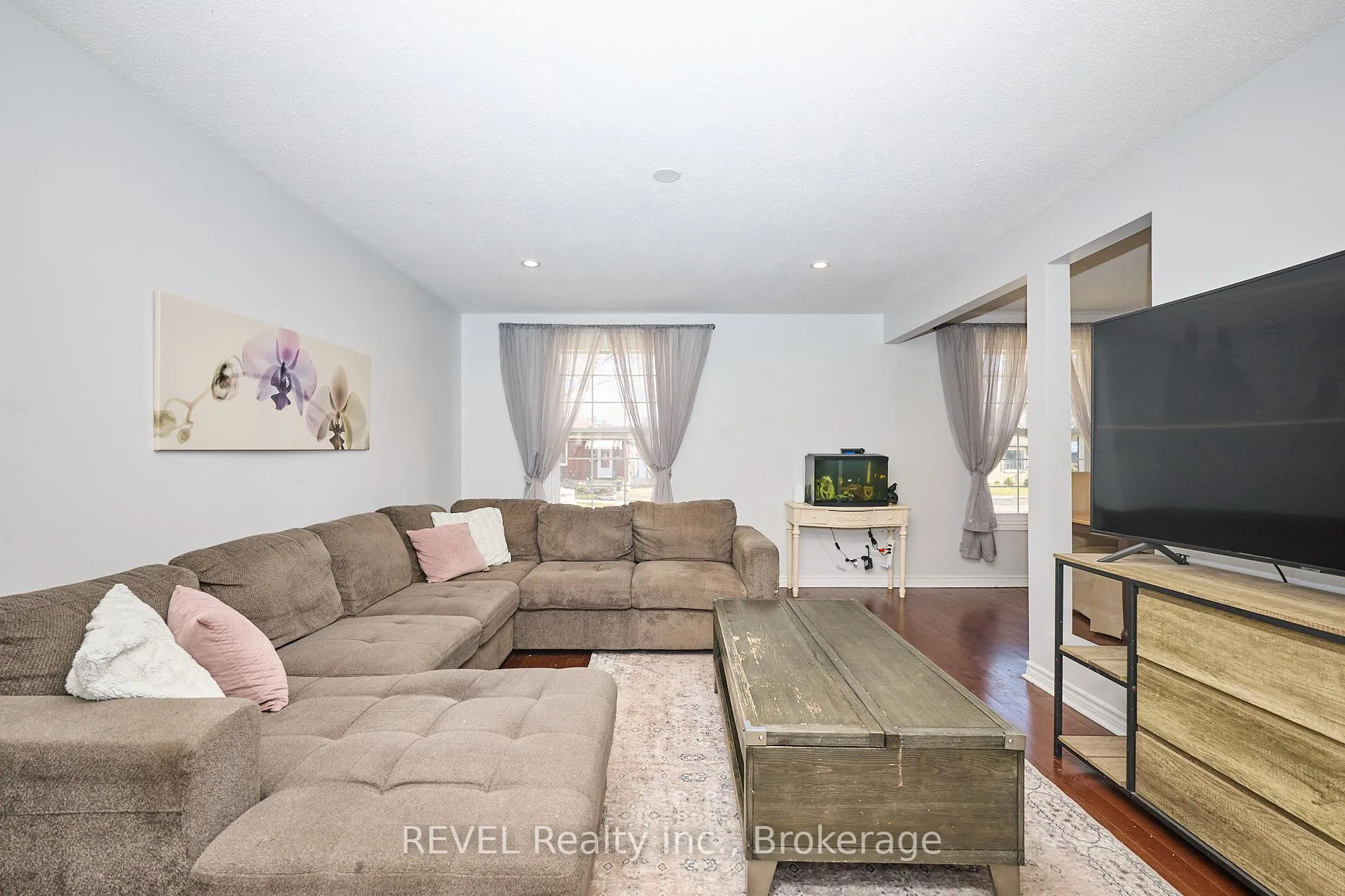 Photo 8 of 2989 Loyalist Avenue, Niagara Falls, Church's Lane — HOMEH