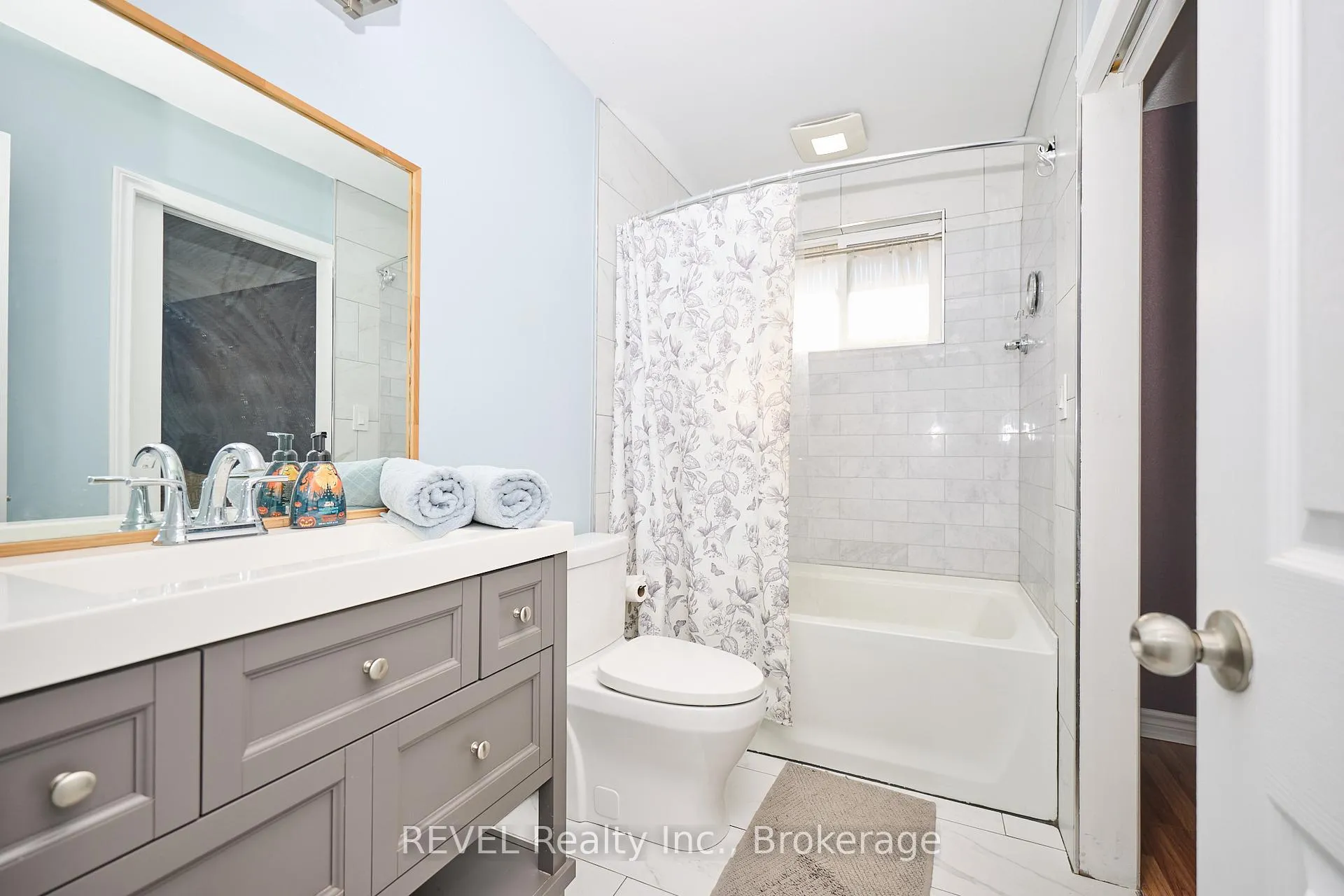 Photo 12 of 2989 Loyalist Avenue, Niagara Falls, Church's Lane — HOMEH