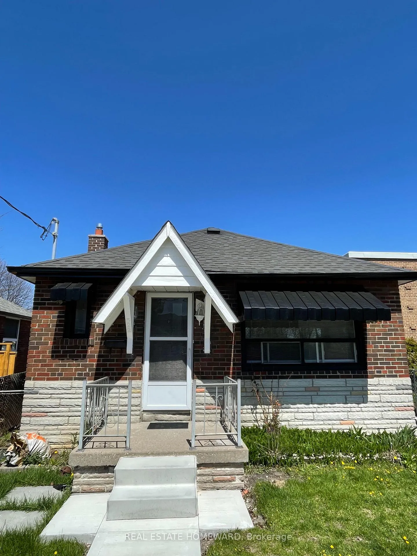 Photo 3 of 322 Cosburn Avenue, Toronto, East York — HOMEH