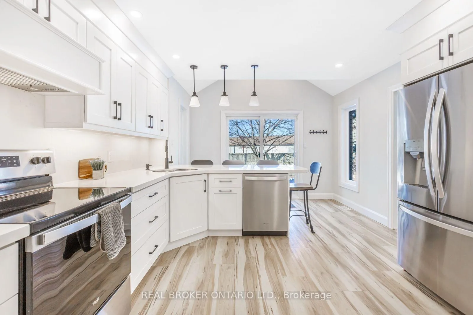 Photo 10 of 104 Seaton Place Drive, Hamilton, Stoney Creek — HOMEH