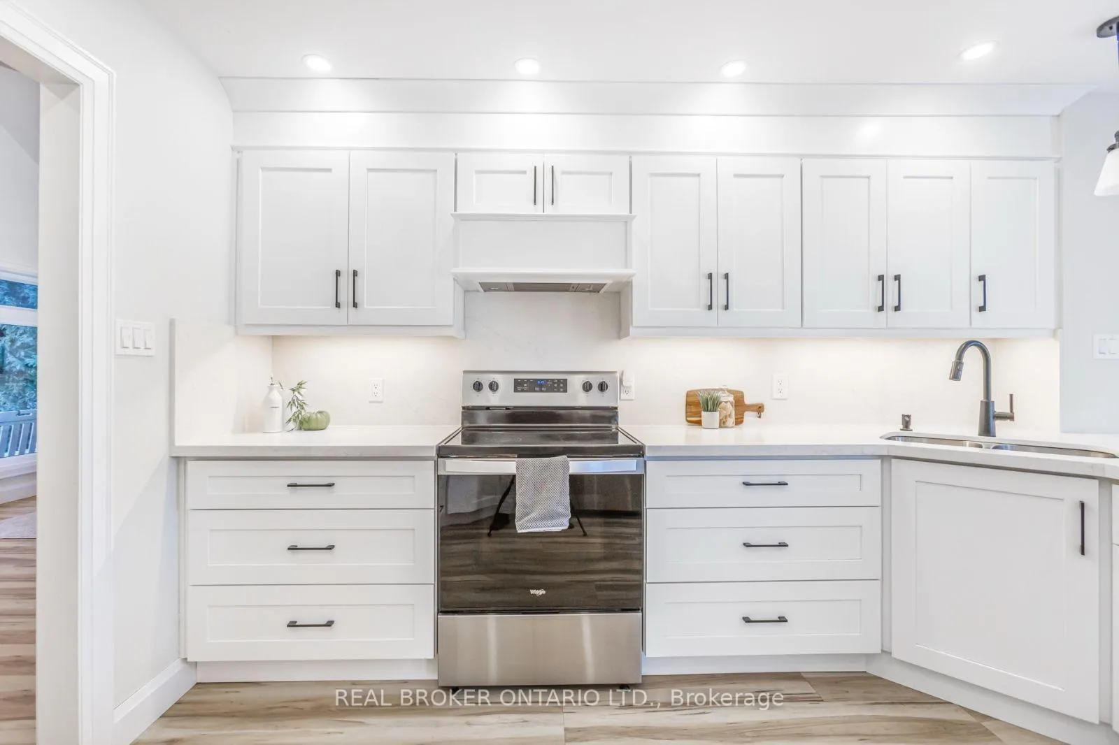 Photo 11 of 104 Seaton Place Drive, Hamilton, Stoney Creek — HOMEH