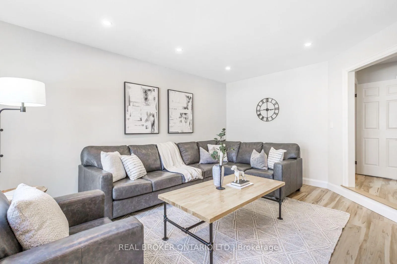 Photo 14 of 104 Seaton Place Drive, Hamilton, Stoney Creek — HOMEH