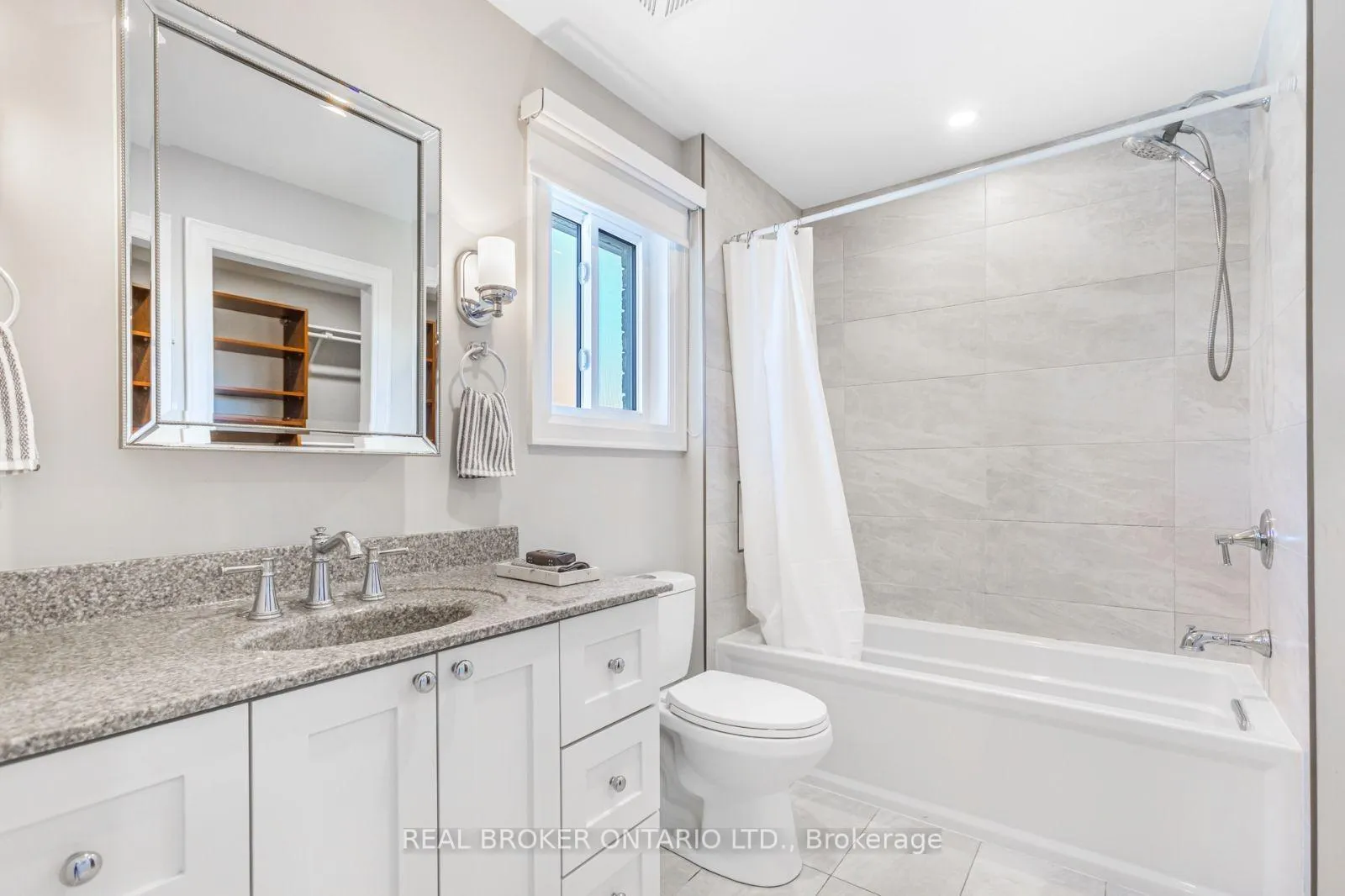Photo 21 of 104 Seaton Place Drive, Hamilton, Stoney Creek — HOMEH
