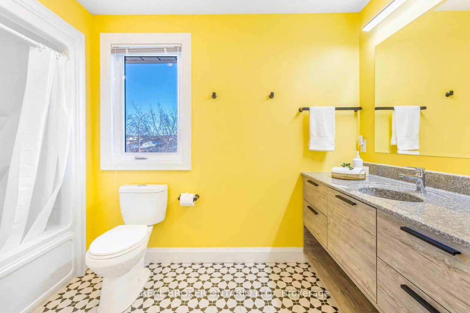Photo 24 of 104 Seaton Place Drive, Hamilton, Stoney Creek — HOMEH