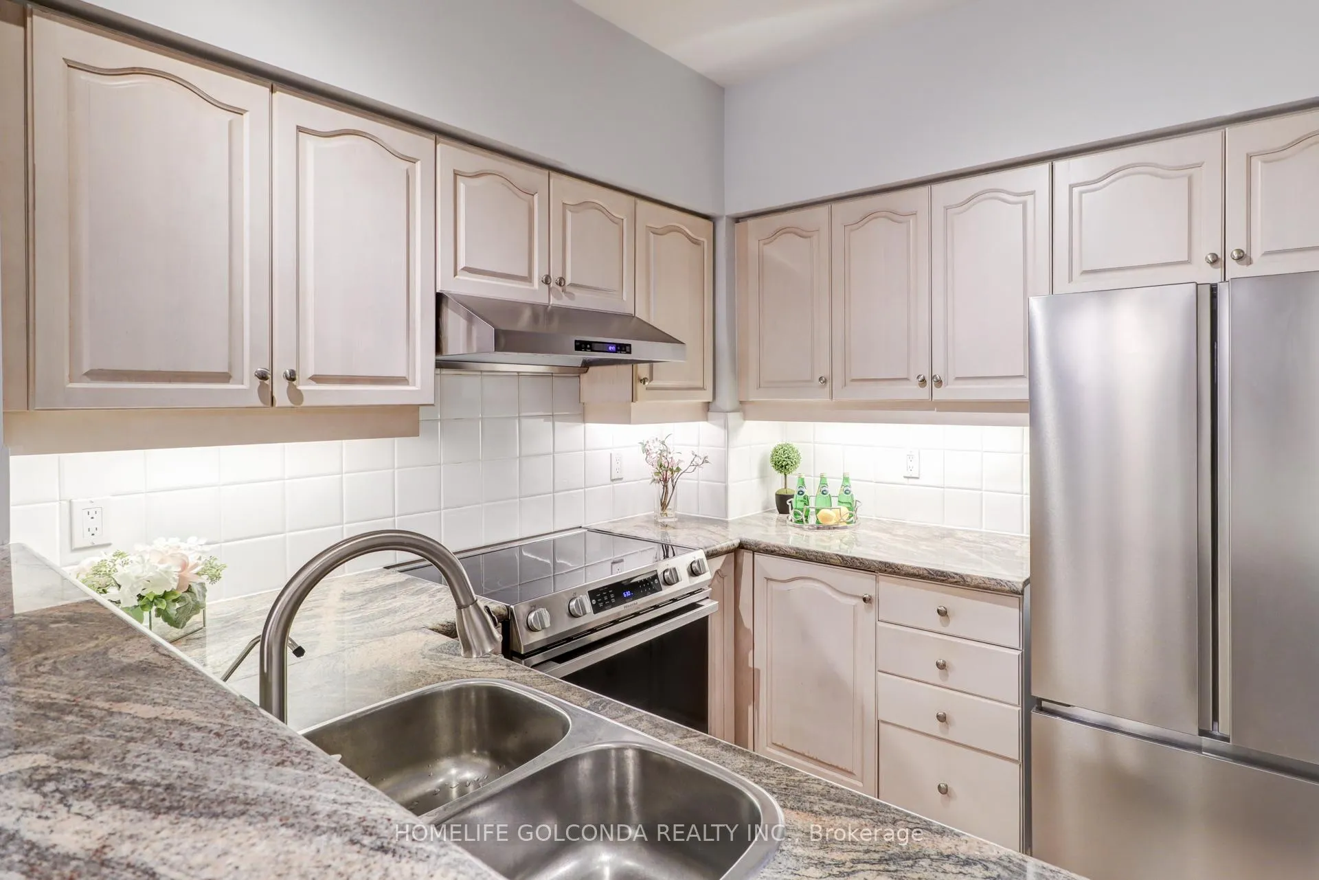 Photo 11 of Unit 3A, 4 Cox Boulevard, Markham, Unionville — HOMEH