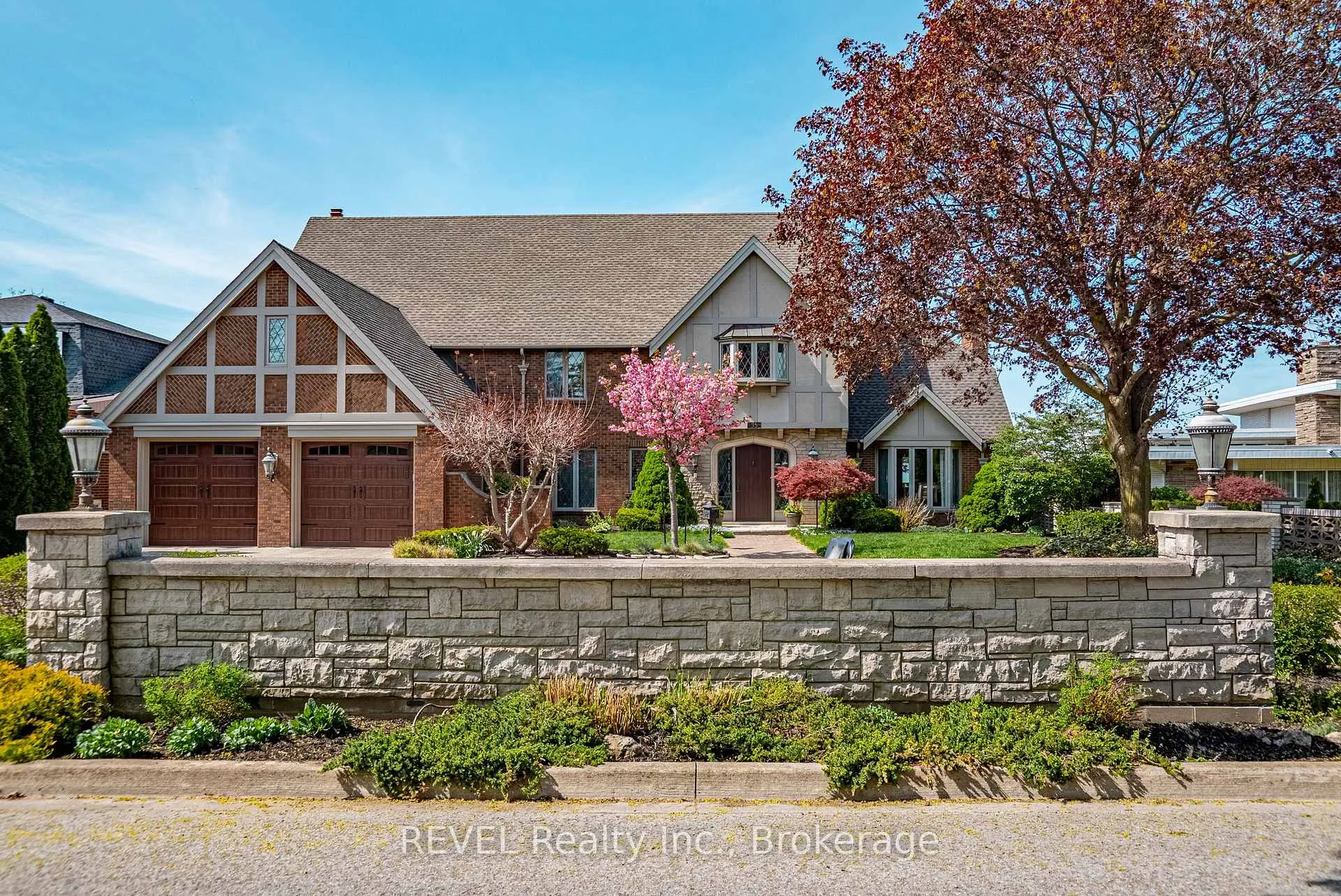 Photo 1 of 35 Clearview Heights, St. Catharines, Burleigh Hill — HOMEH