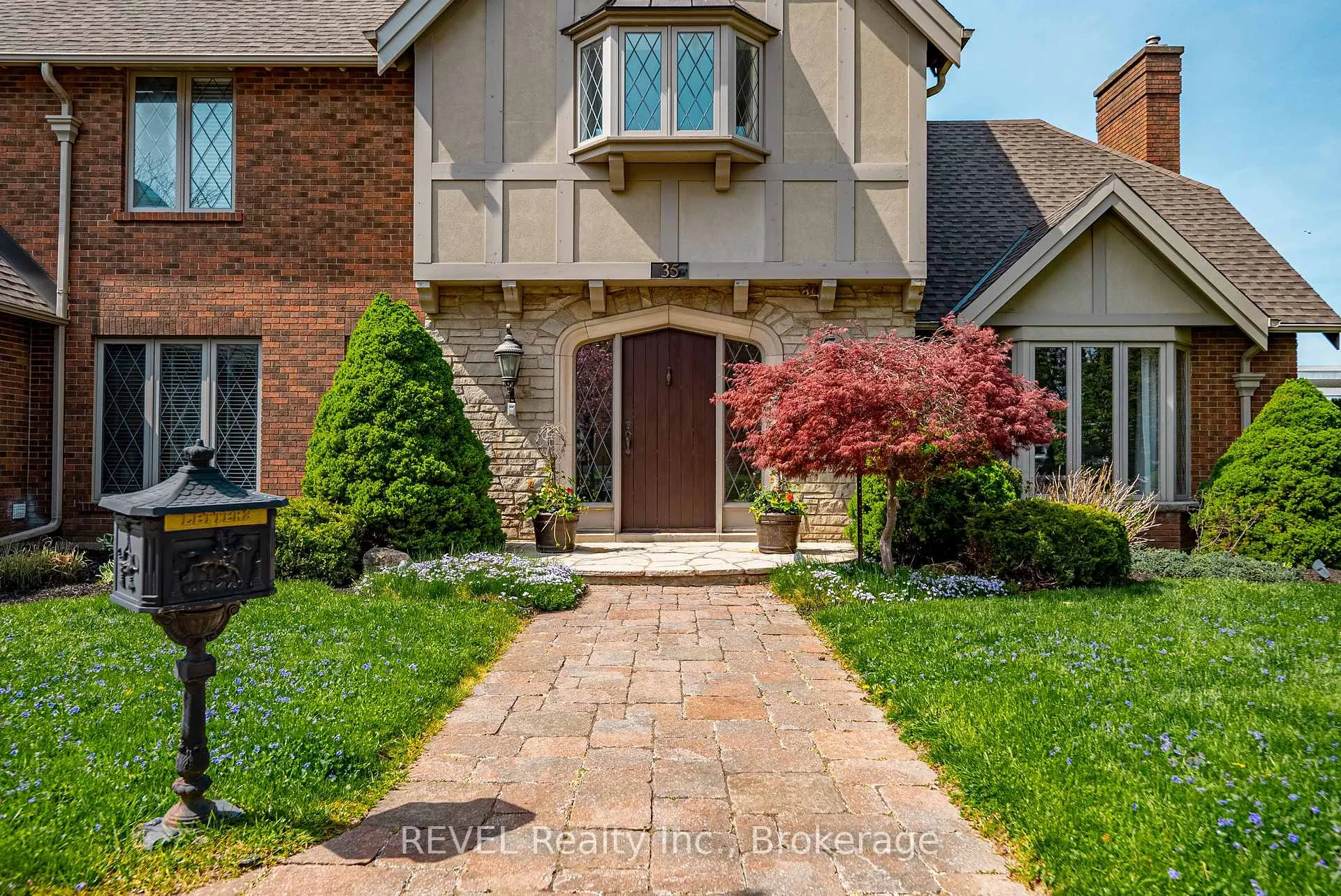 Photo 4 of 35 Clearview Heights, St. Catharines, Burleigh Hill — HOMEH
