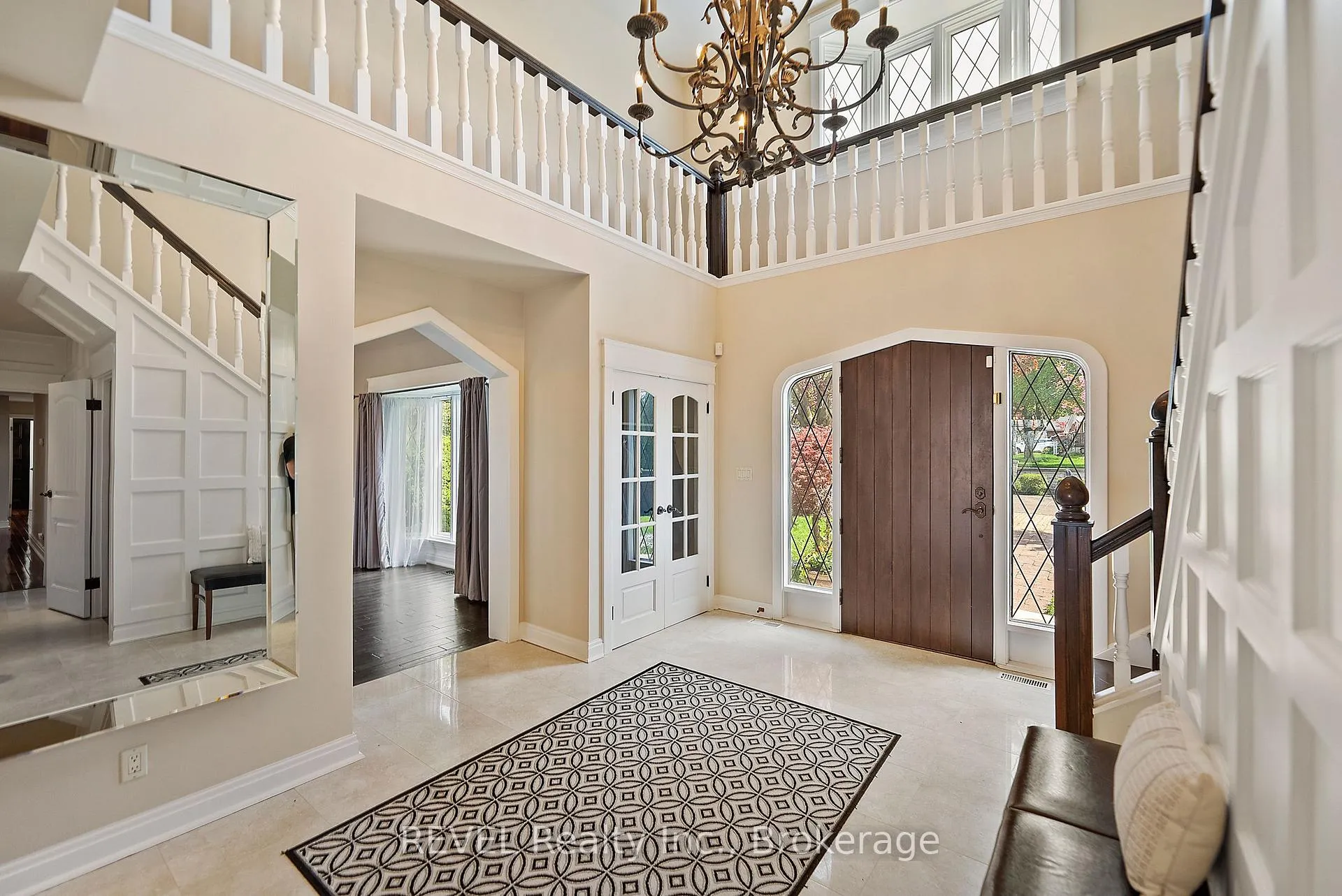 Photo 7 of 35 Clearview Heights, St. Catharines, Burleigh Hill — HOMEH