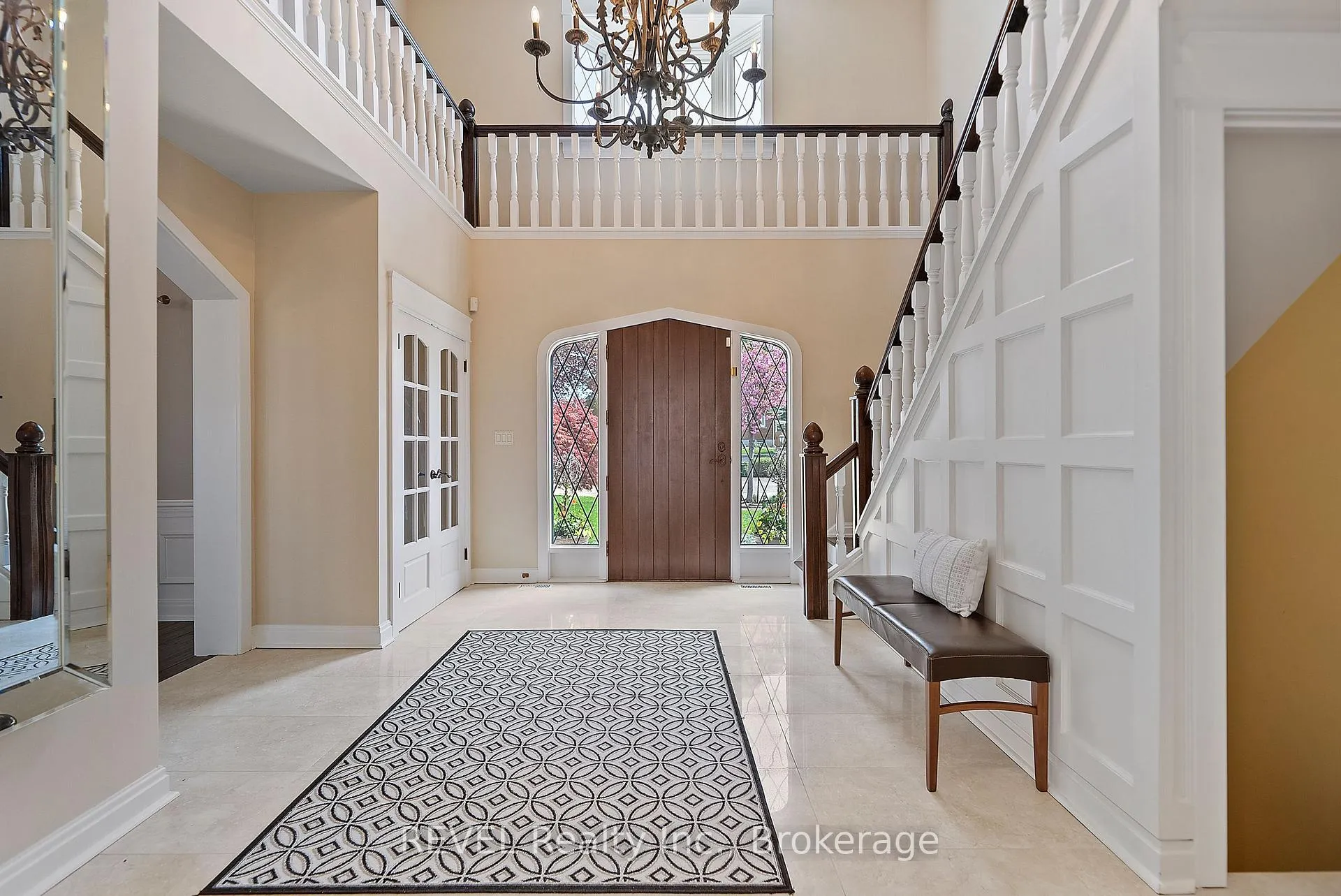 Photo 8 of 35 Clearview Heights, St. Catharines, Burleigh Hill — HOMEH