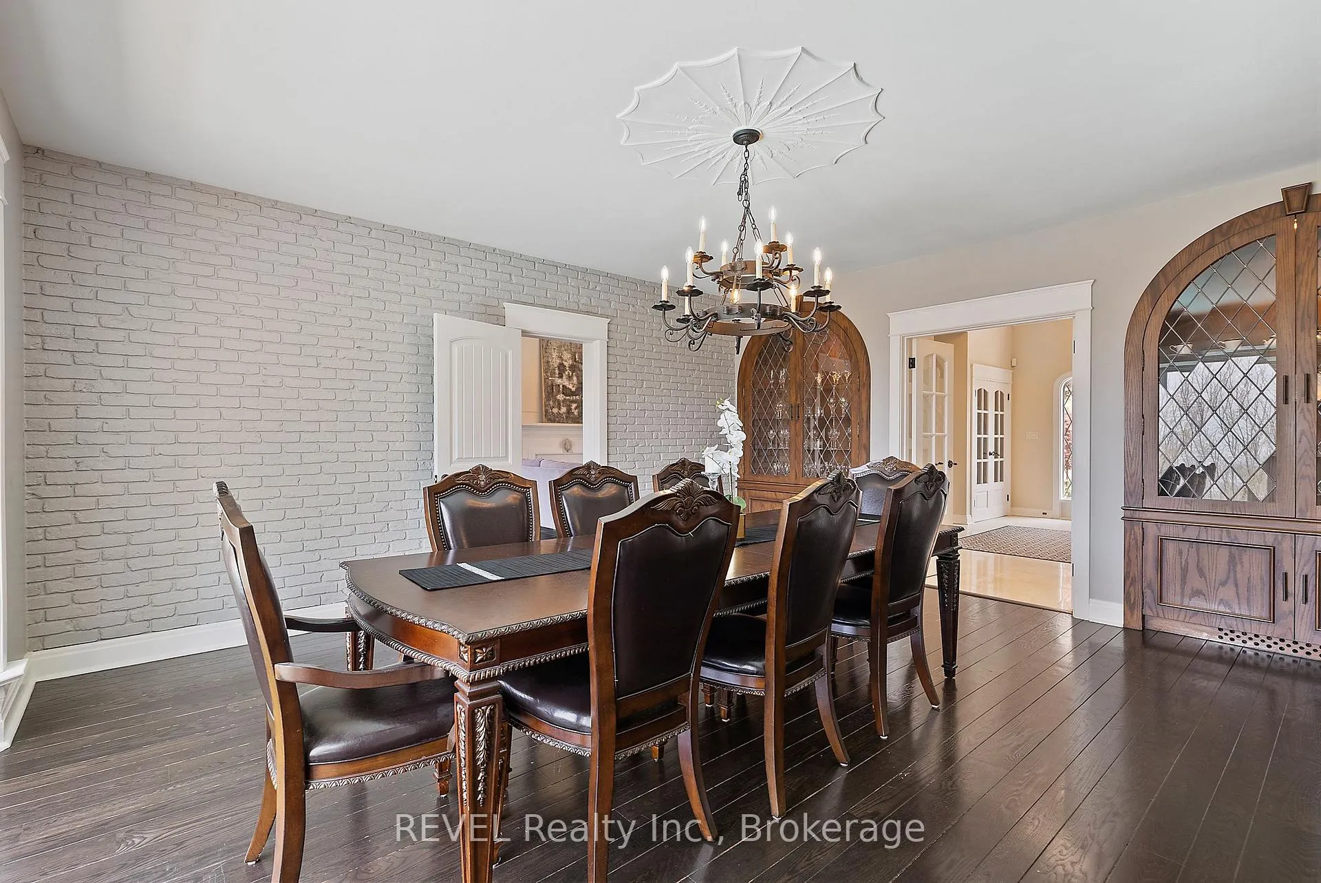 Photo 17 of 35 Clearview Heights, St. Catharines, Burleigh Hill — HOMEH
