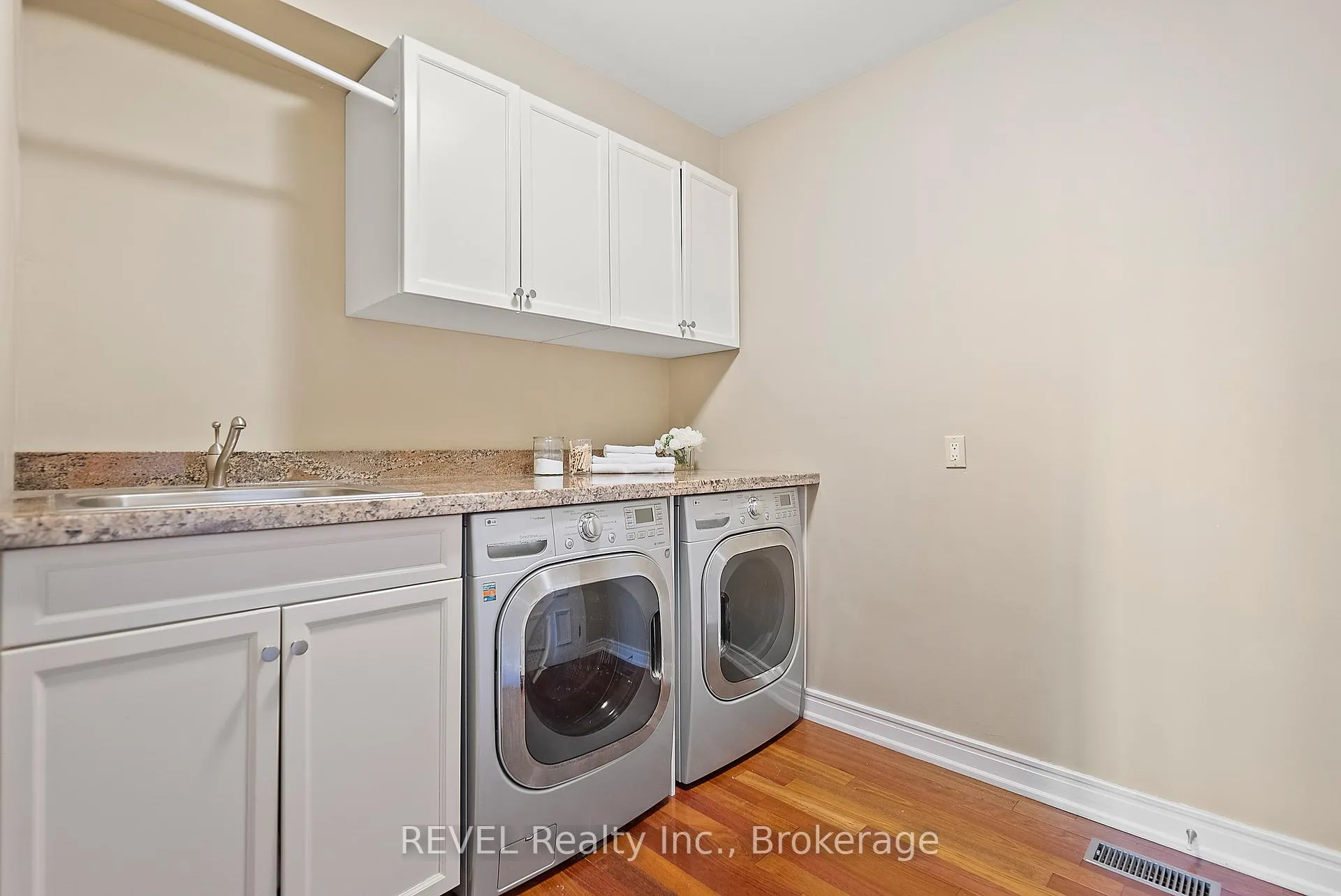 Photo 21 of 35 Clearview Heights, St. Catharines, Burleigh Hill — HOMEH