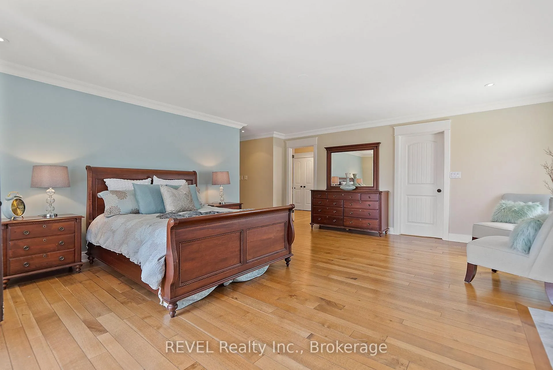Photo 24 of 35 Clearview Heights, St. Catharines, Burleigh Hill — HOMEH