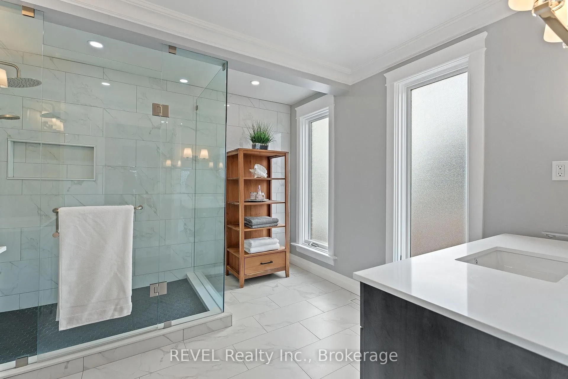 Photo 25 of 35 Clearview Heights, St. Catharines, Burleigh Hill — HOMEH