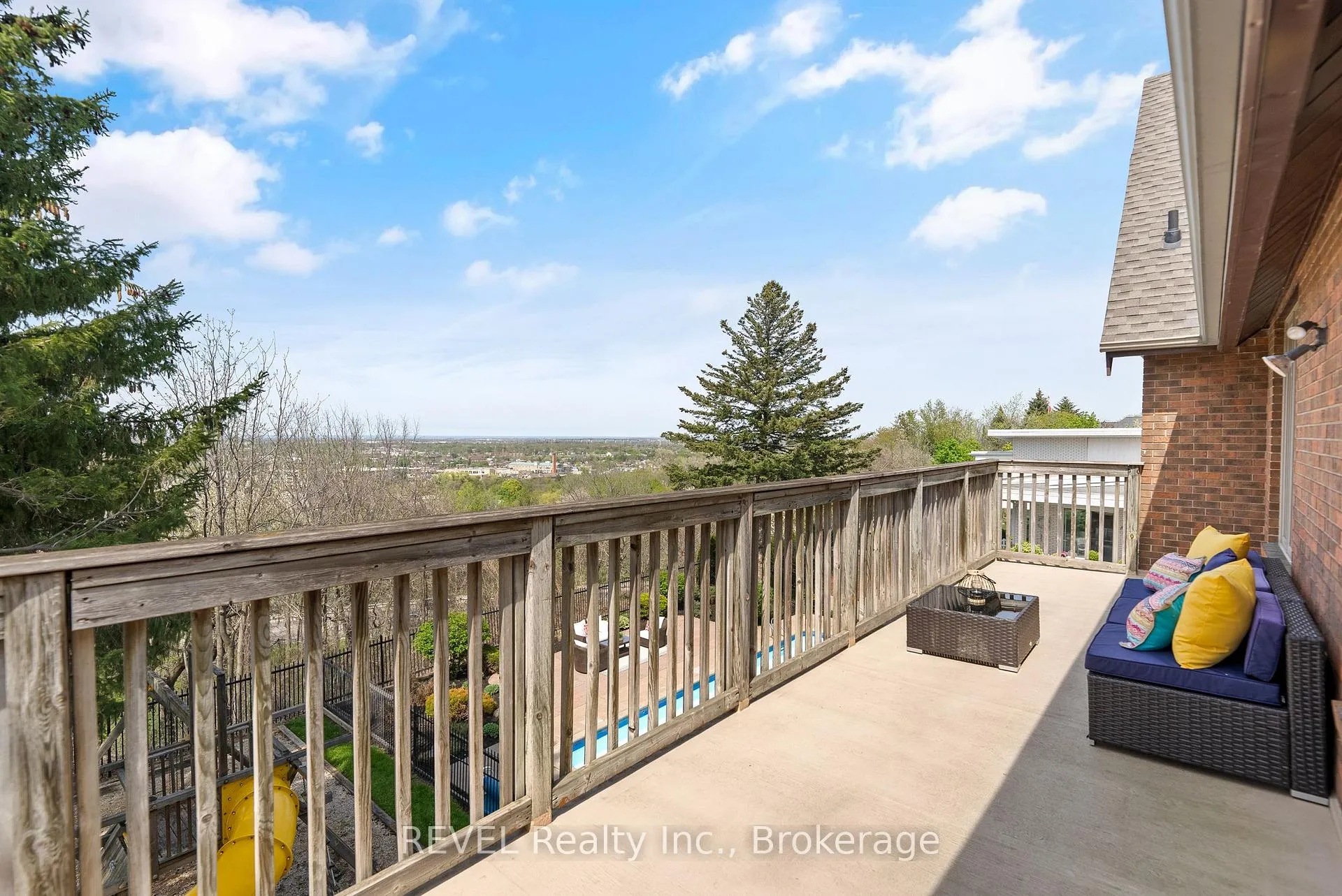 Photo 27 of 35 Clearview Heights, St. Catharines, Burleigh Hill — HOMEH