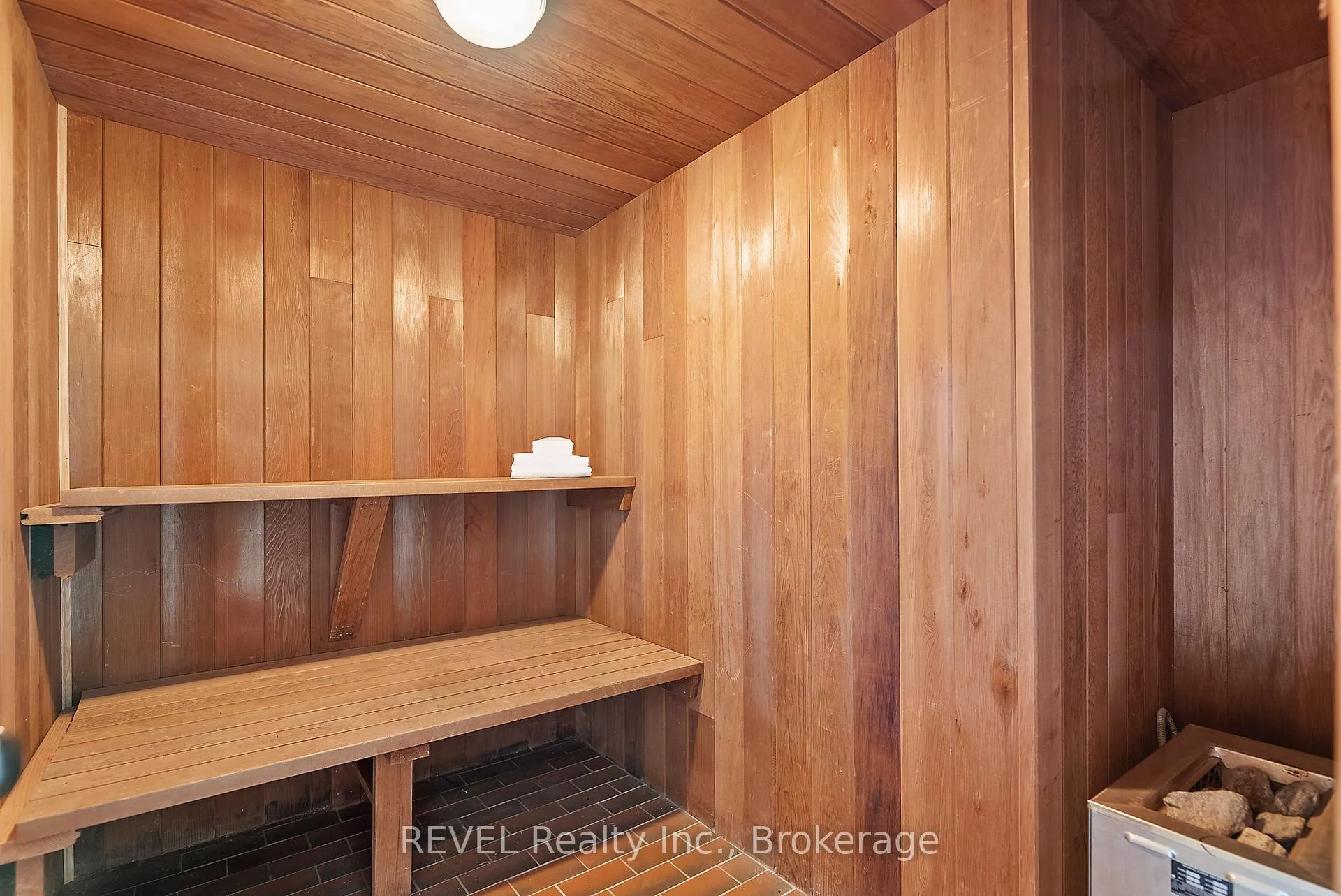 Photo 36 of 35 Clearview Heights, St. Catharines, Burleigh Hill — HOMEH