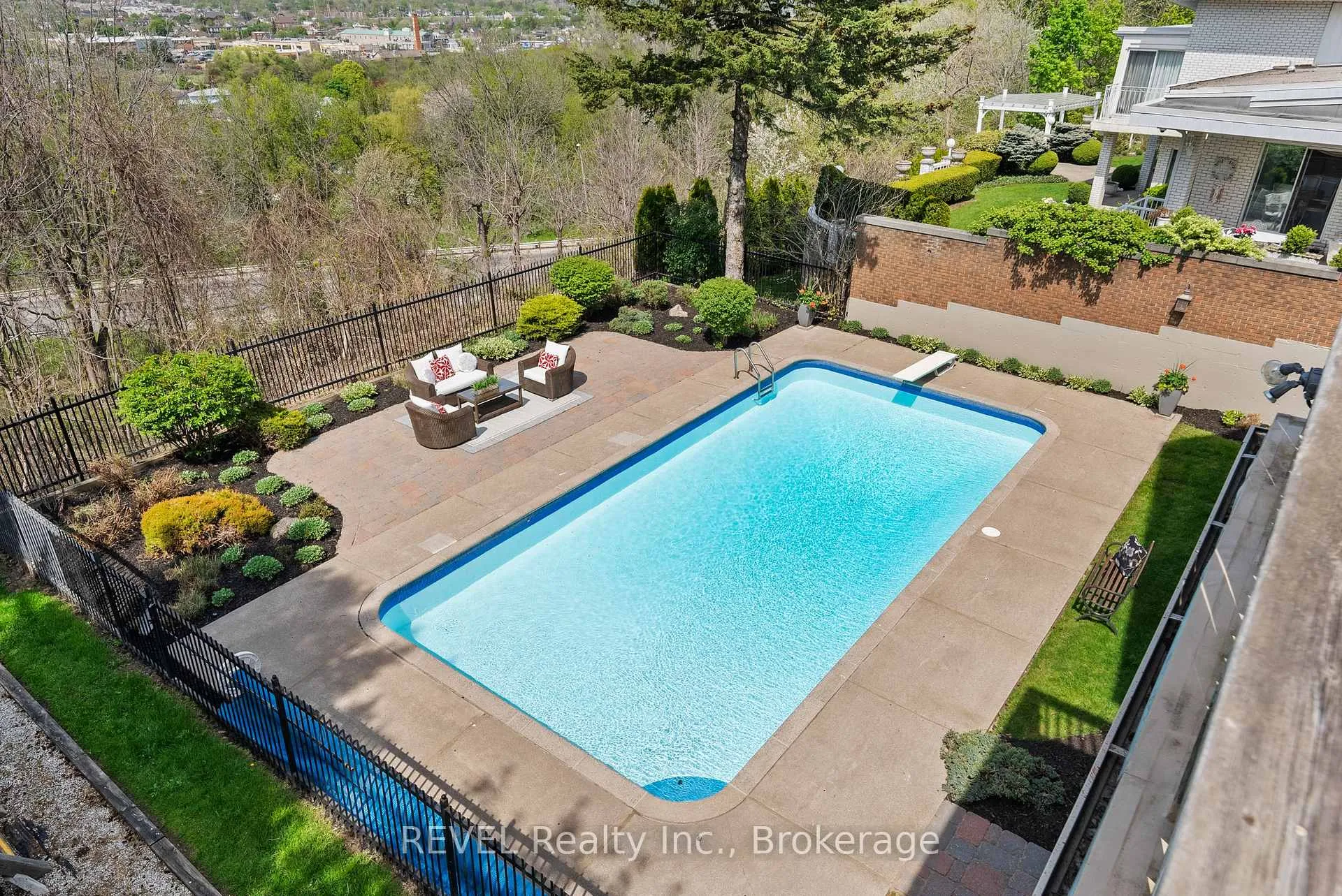 Photo 39 of 35 Clearview Heights, St. Catharines, Burleigh Hill — HOMEH