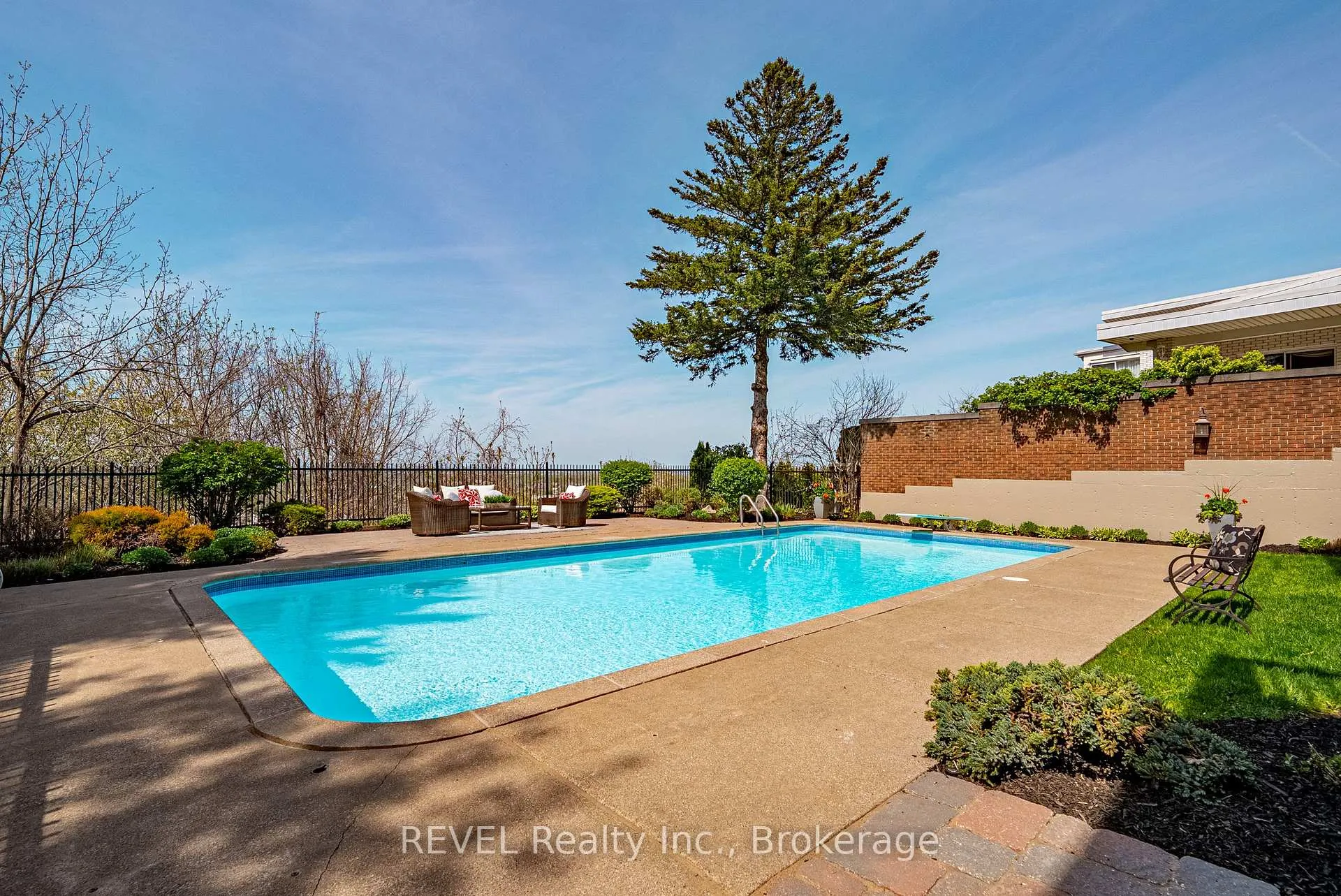 Photo 40 of 35 Clearview Heights, St. Catharines, Burleigh Hill — HOMEH