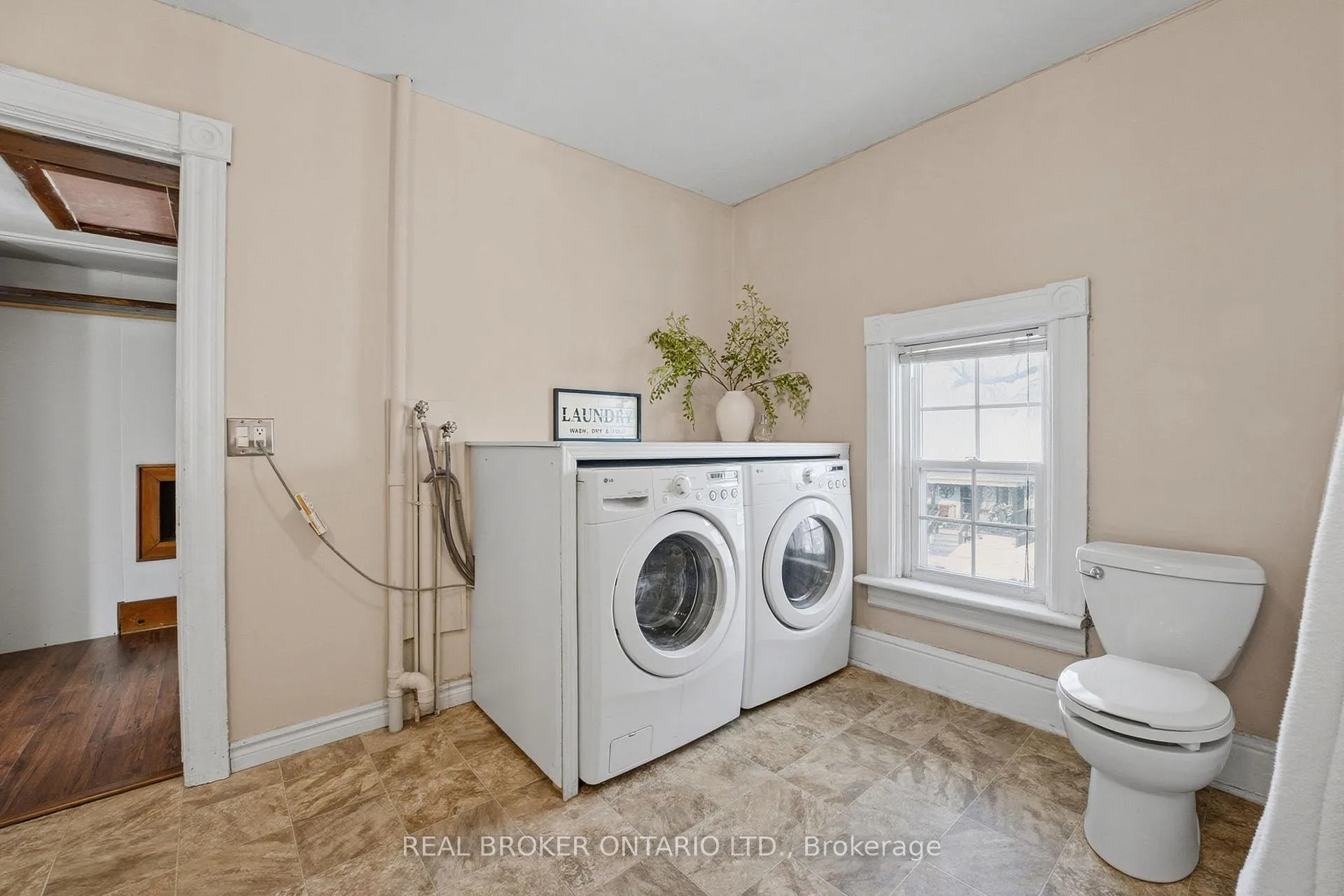 Photo 23 of 58 Queen Street N, Norfolk, Simcoe — HOMEH