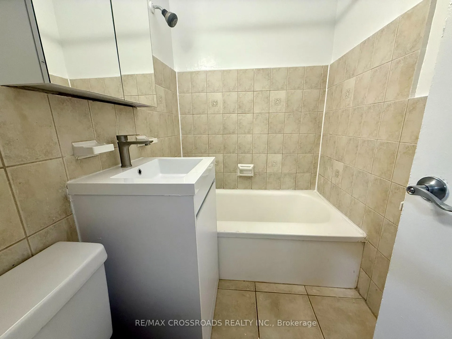 Photo 5 of Unit B3, 2770 Yonge Street, Toronto, Lawrence Park South — HOMEH