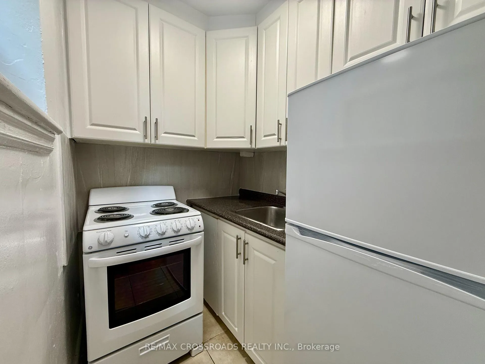 Photo 6 of Unit B3, 2770 Yonge Street, Toronto, Lawrence Park South — HOMEH
