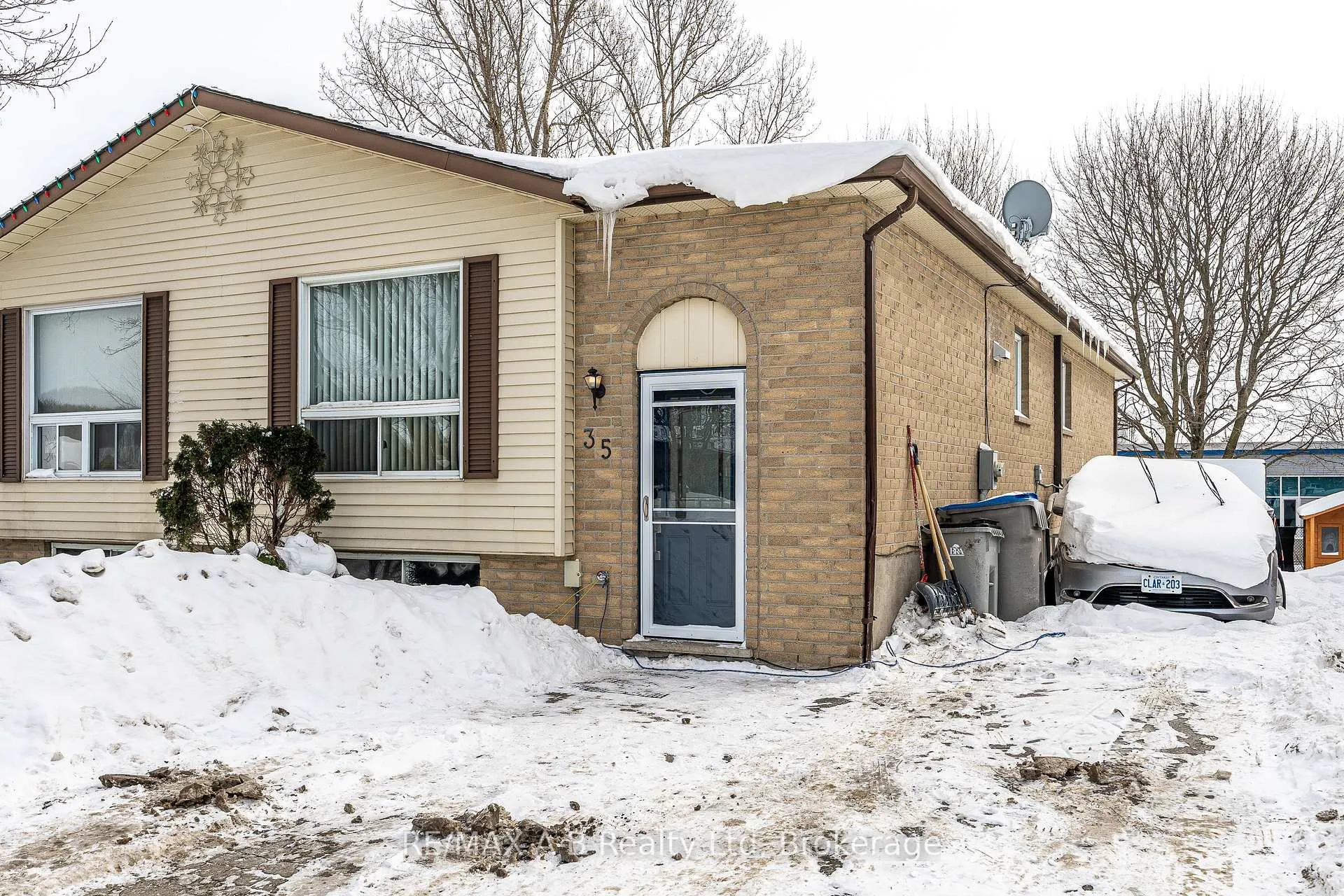 Photo 2 of 35 Maxwell Street, St. Marys — HOMEH
