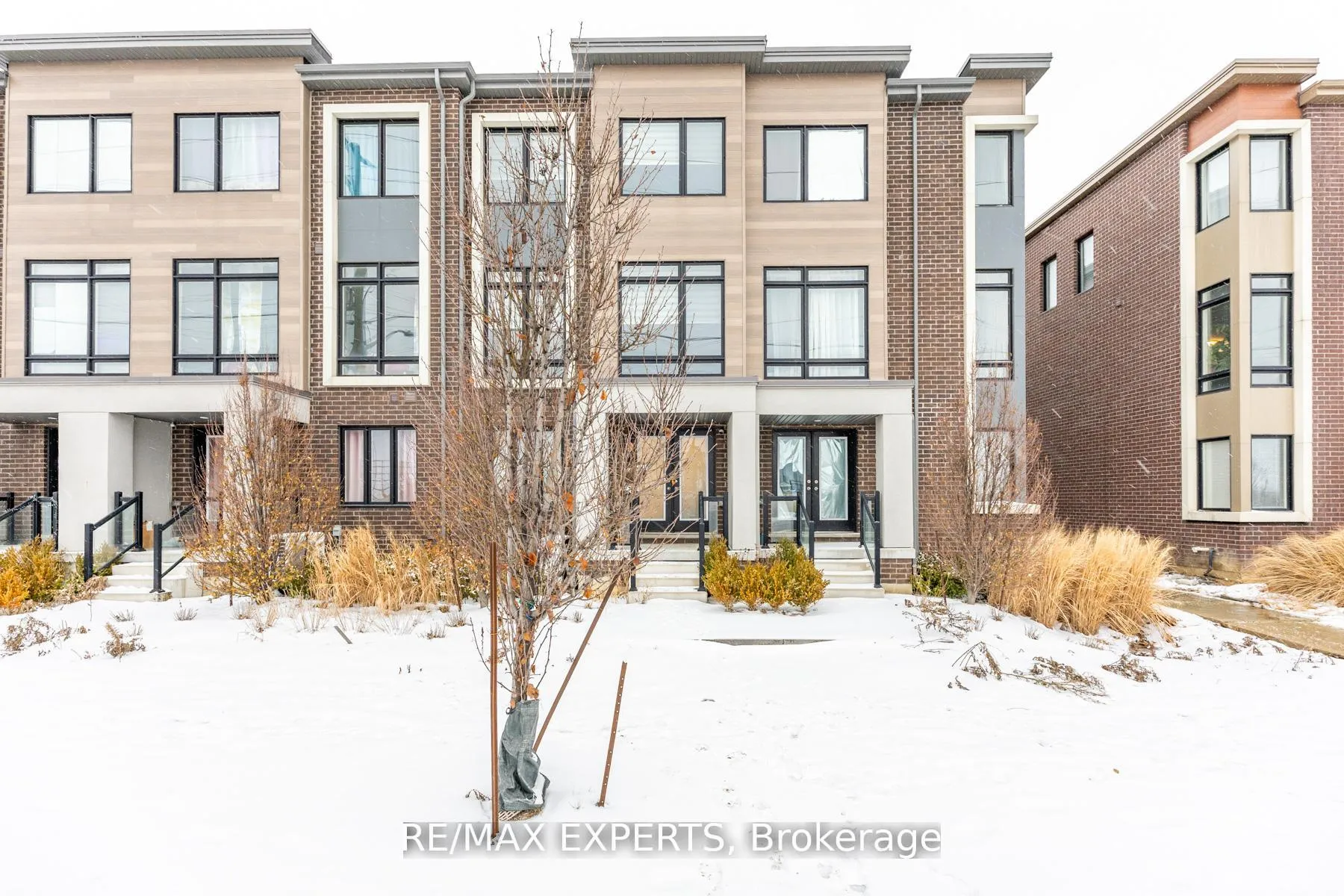 Front of 190 Moneypenny Place