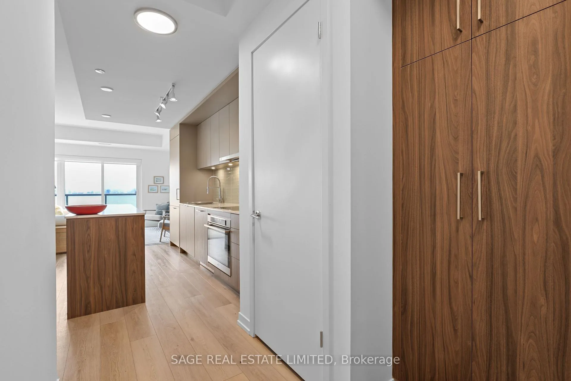 Photo 4 of Unit 505, 863 St Clair Avenue W, Toronto, Wychwood — HOMEH