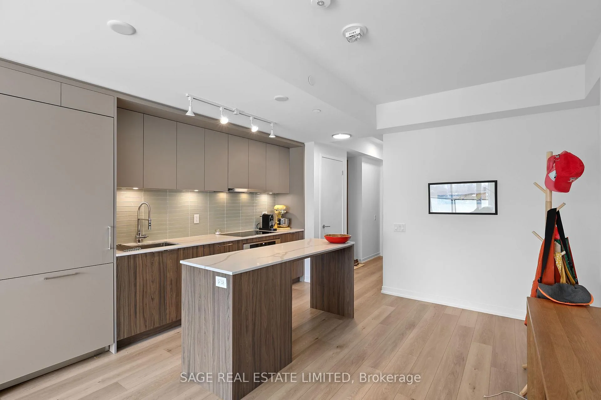 Photo 10 of Unit 505, 863 St Clair Avenue W, Toronto, Wychwood — HOMEH