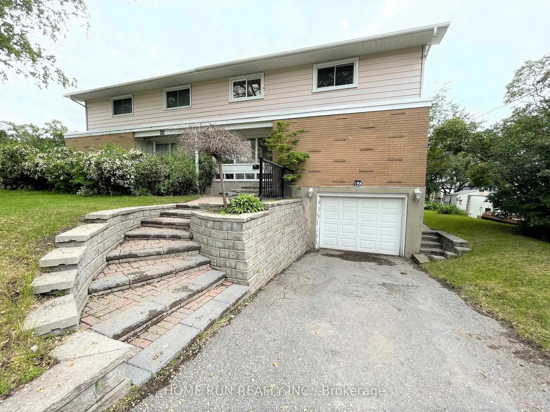 Photo 1 of 42 Walgate Avenue, Ottawa, Borden Farm/Stewart Farm/Carleton Heights/Parkwood Hills — HOMEH