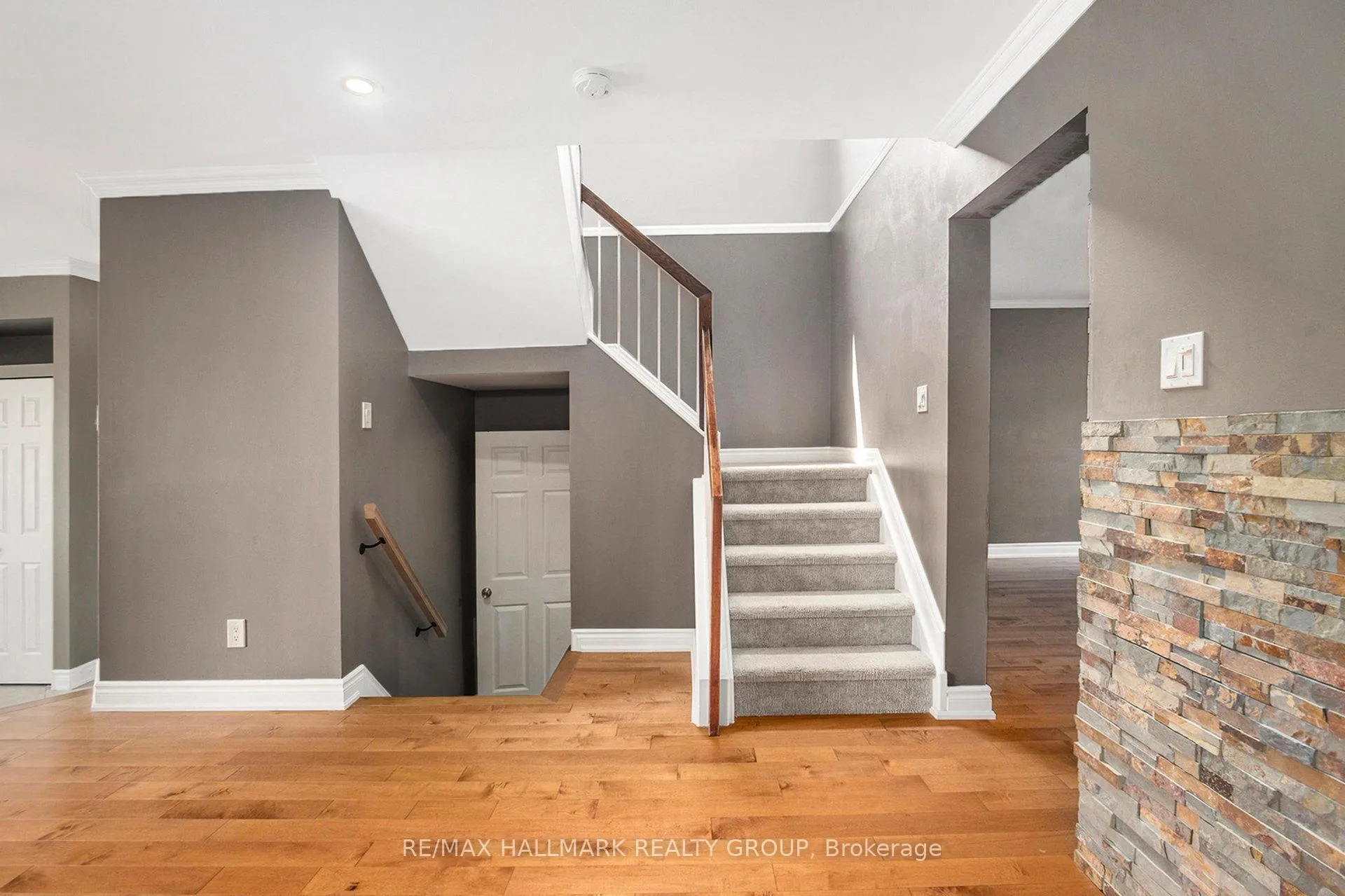 Photo 9 of 314 Stoneway Drive, Ottawa, Barrhaven East — HOMEH