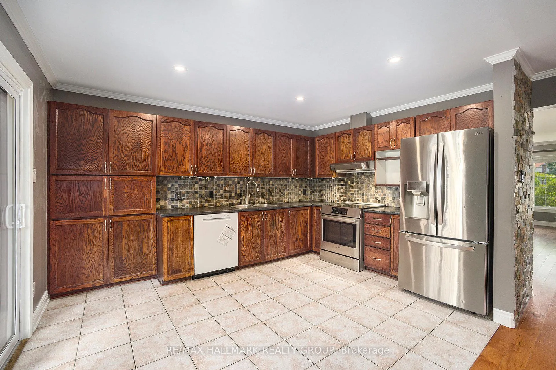 Photo 10 of 314 Stoneway Drive, Ottawa, Barrhaven East — HOMEH