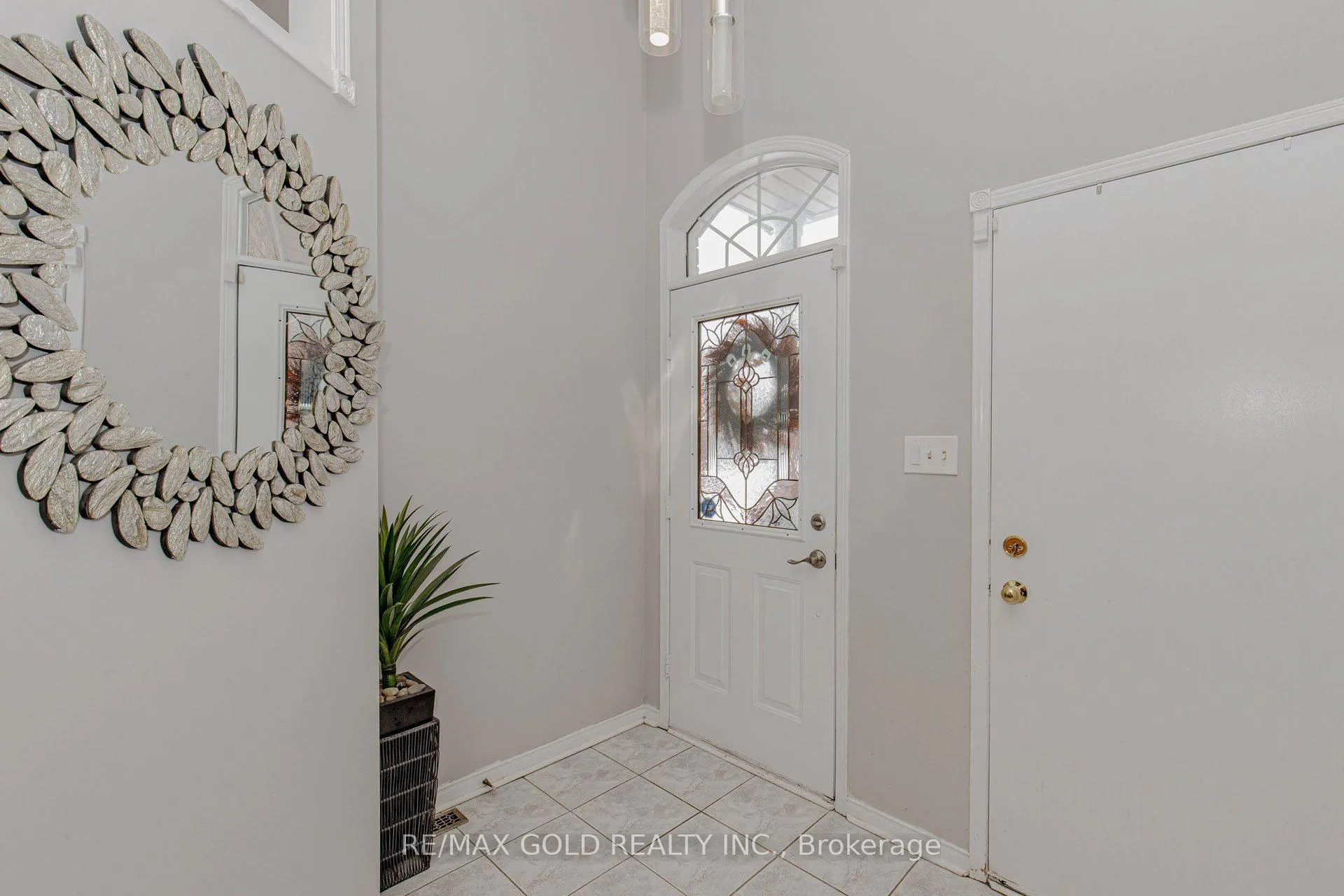 Photo 3 of 32 Aspenwood Trail, Caledon, Rural Caledon — HOMEH