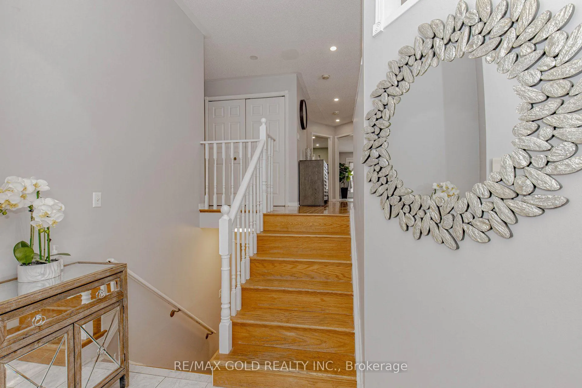 Photo 4 of 32 Aspenwood Trail, Caledon, Rural Caledon — HOMEH