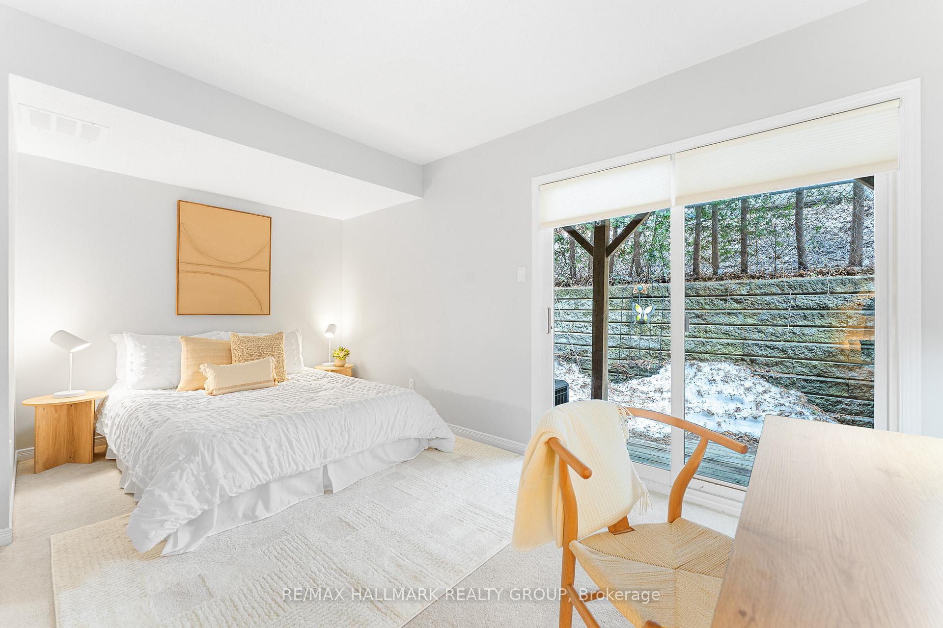 Photo 4 of 69 Highwood Private, Ottawa, Viscount Alexander Park — HOMEH