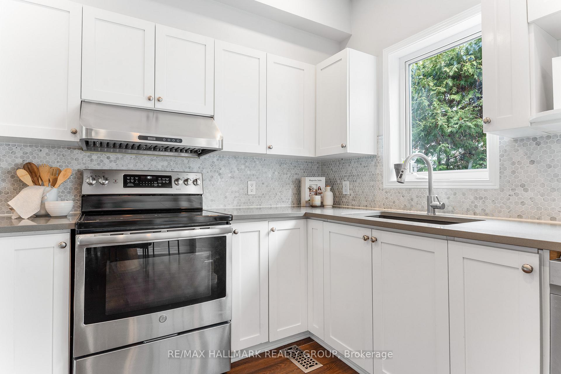 Photo 31 of 69 Highwood Private, Ottawa, Viscount Alexander Park — HOMEH