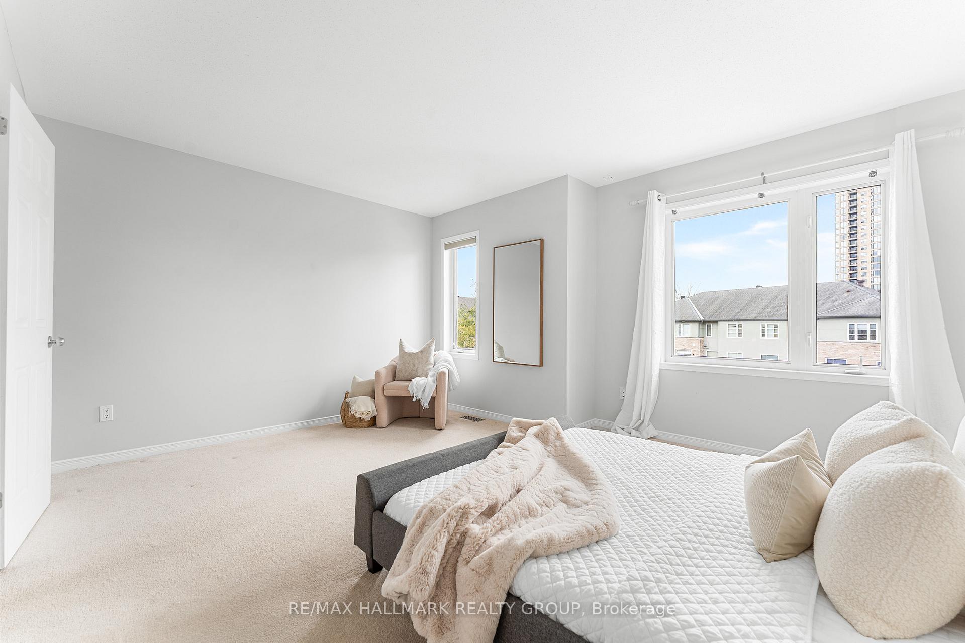 Photo 39 of 69 Highwood Private, Ottawa, Viscount Alexander Park — HOMEH