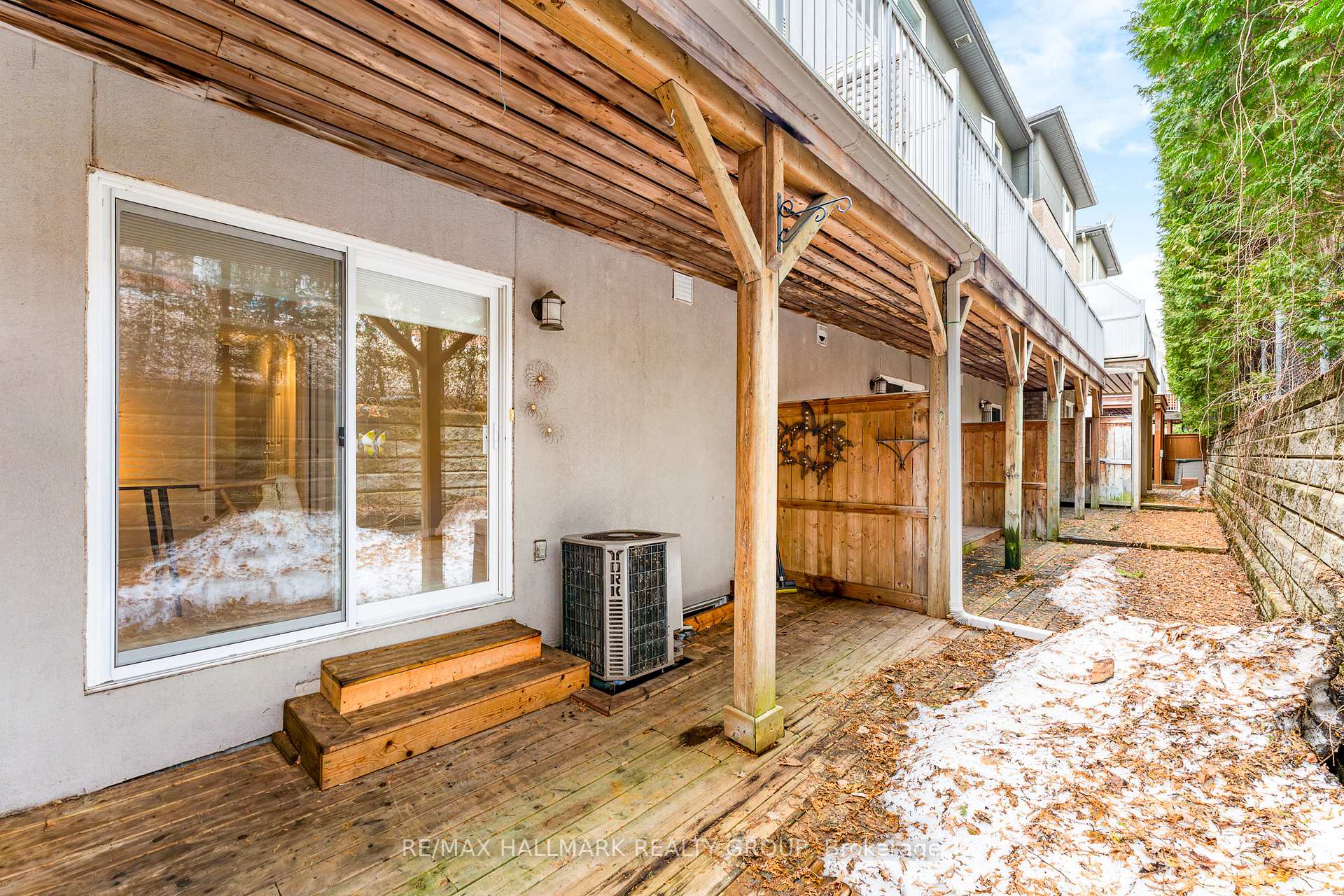 Photo 45 of 69 Highwood Private, Ottawa, Viscount Alexander Park — HOMEH