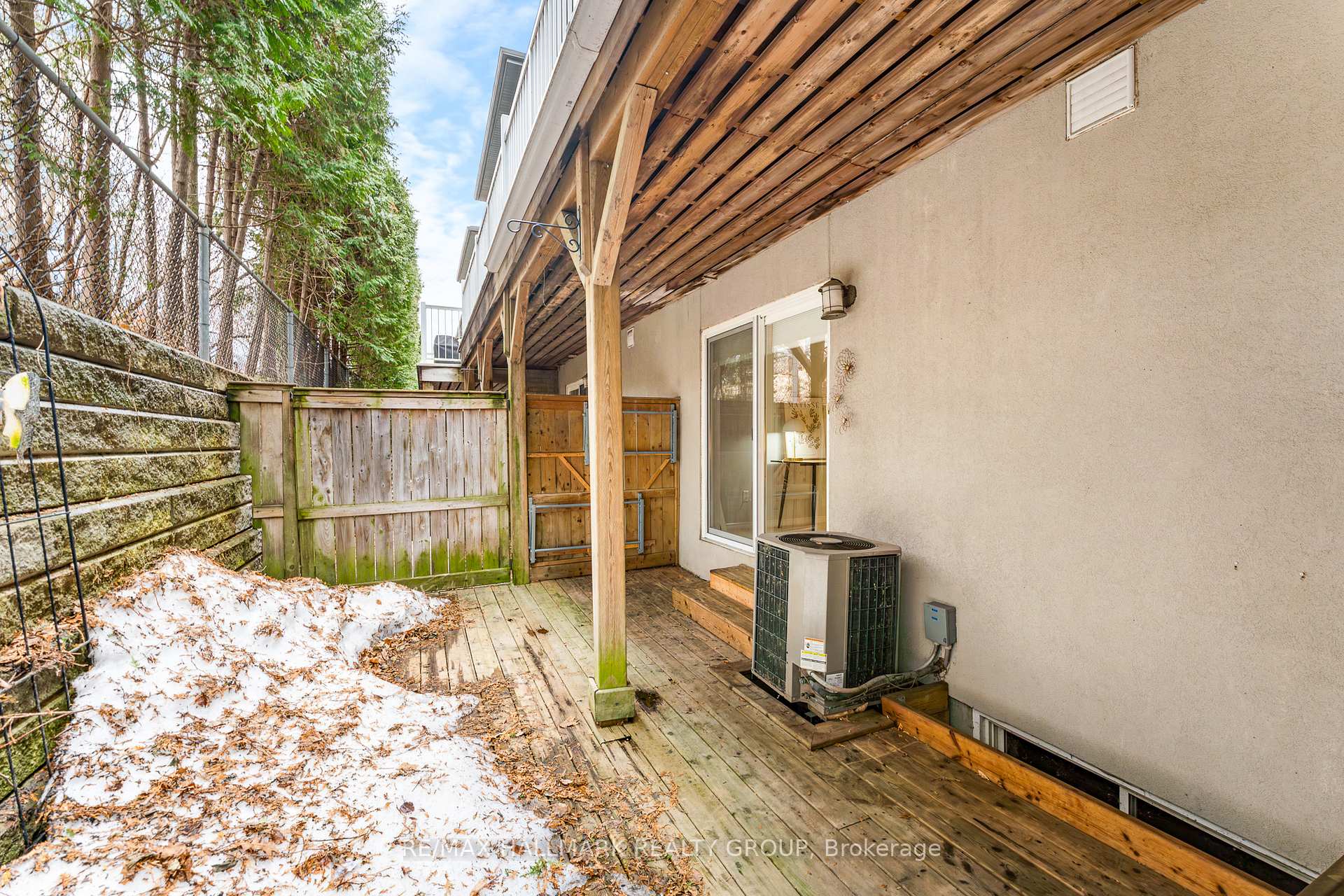 Photo 46 of 69 Highwood Private, Ottawa, Viscount Alexander Park — HOMEH