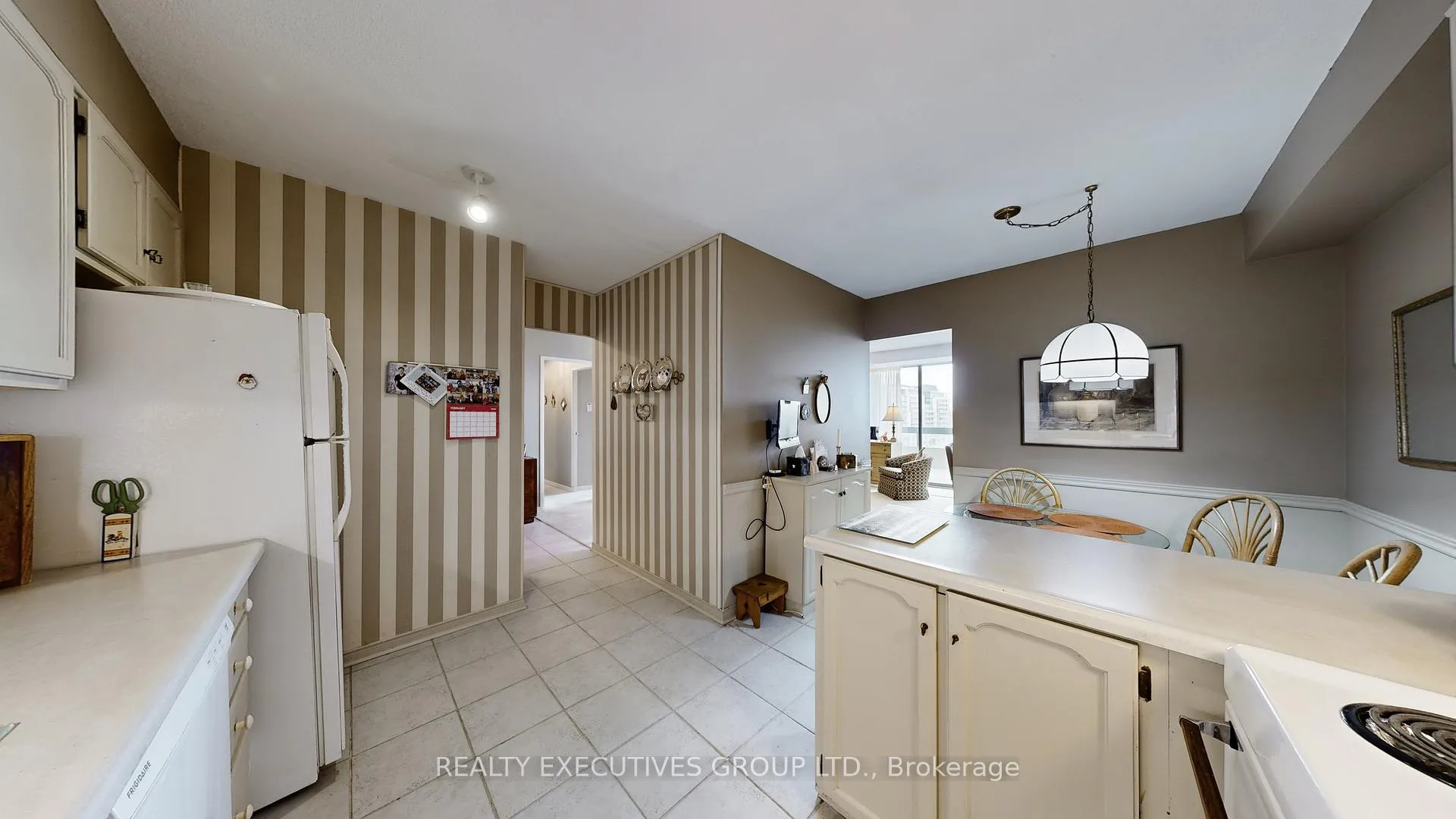 Photo 14 of Unit 905, 8111 Yonge Street, Markham, Royal Orchard — HOMEH