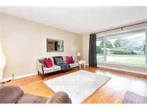 Photo 3 of 14 Greenwich Avenue, Ottawa, City View/Skyline/Fisher Heights/Parkwood Hills — HOMEH