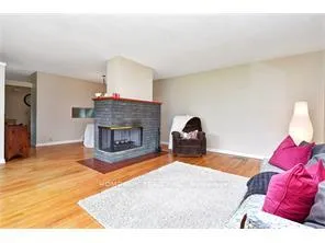 Photo 4 of 14 Greenwich Avenue, Ottawa, City View/Skyline/Fisher Heights/Parkwood Hills — HOMEH